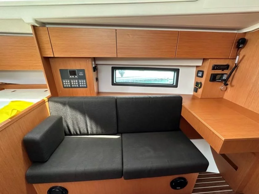 Bavaria C42 (3 cab.) (MG-C42-22-S) Interior image - 4