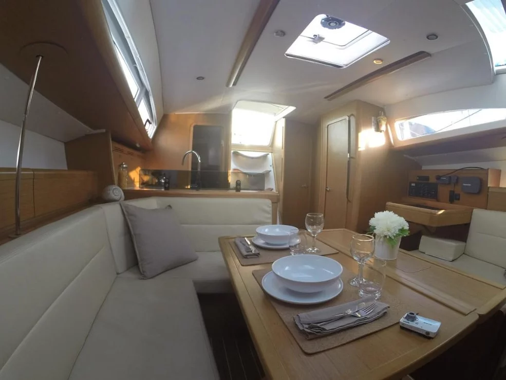 Sun Odyssey 42DS (3 cab.) (MG-SO42-11-BS) Interior image - 3