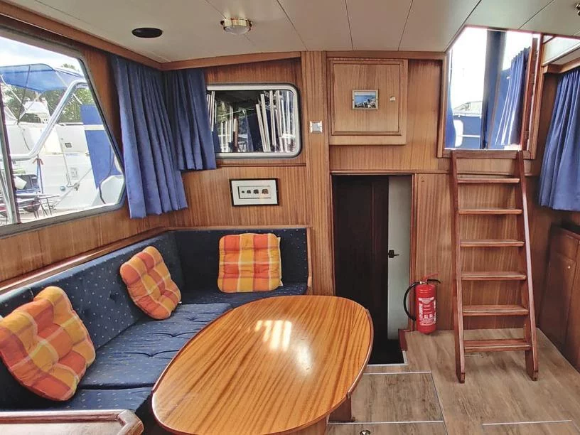 Shogun 38 (Shogun 38-63) Interior image - 3