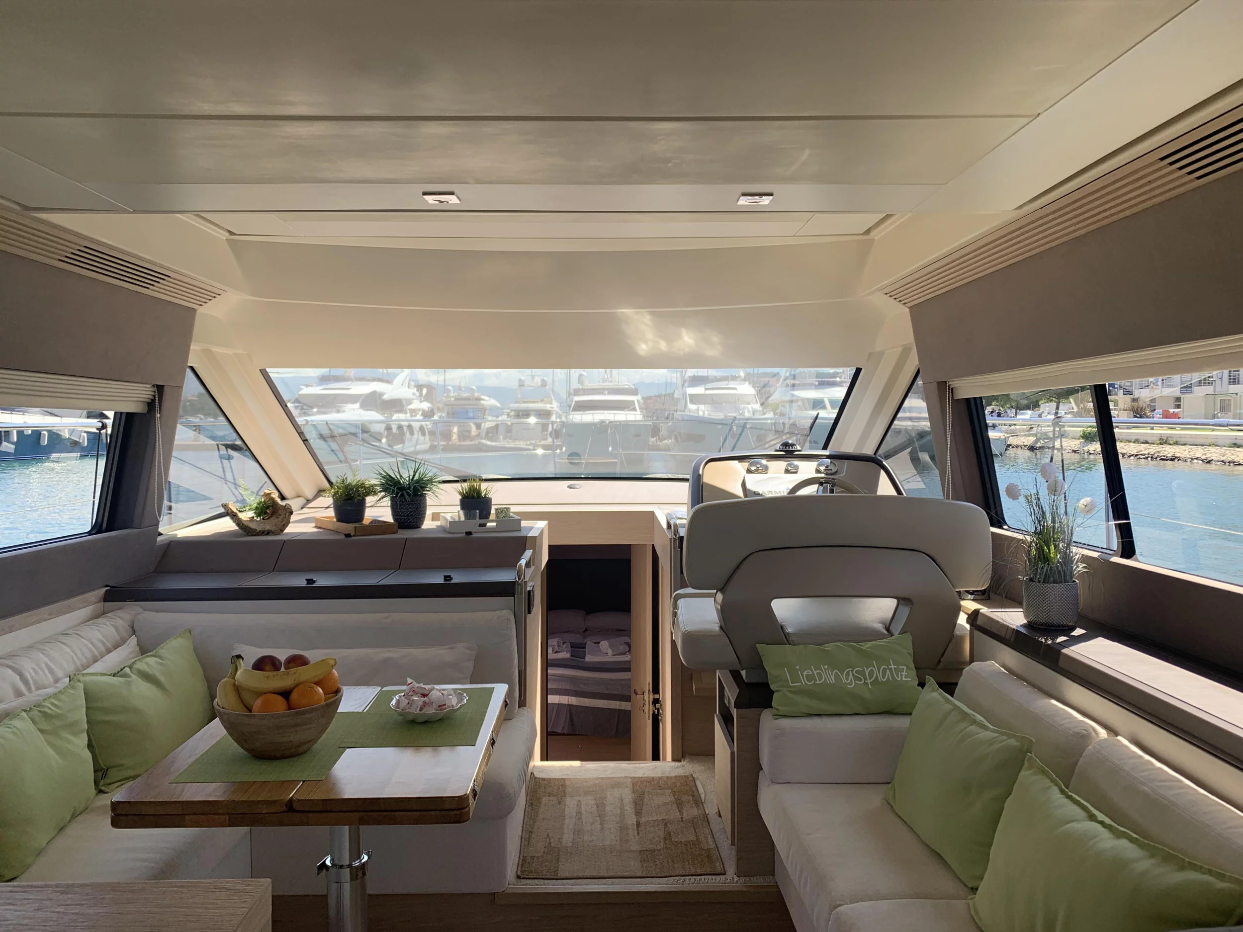 Monte Carlo 5 (Sundowner) Interior image - 30