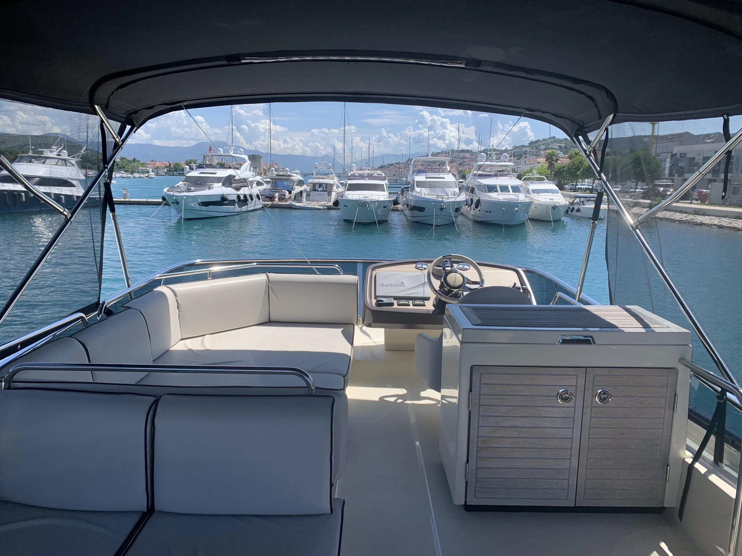 Monte Carlo 5 (Sundowner)  - 23