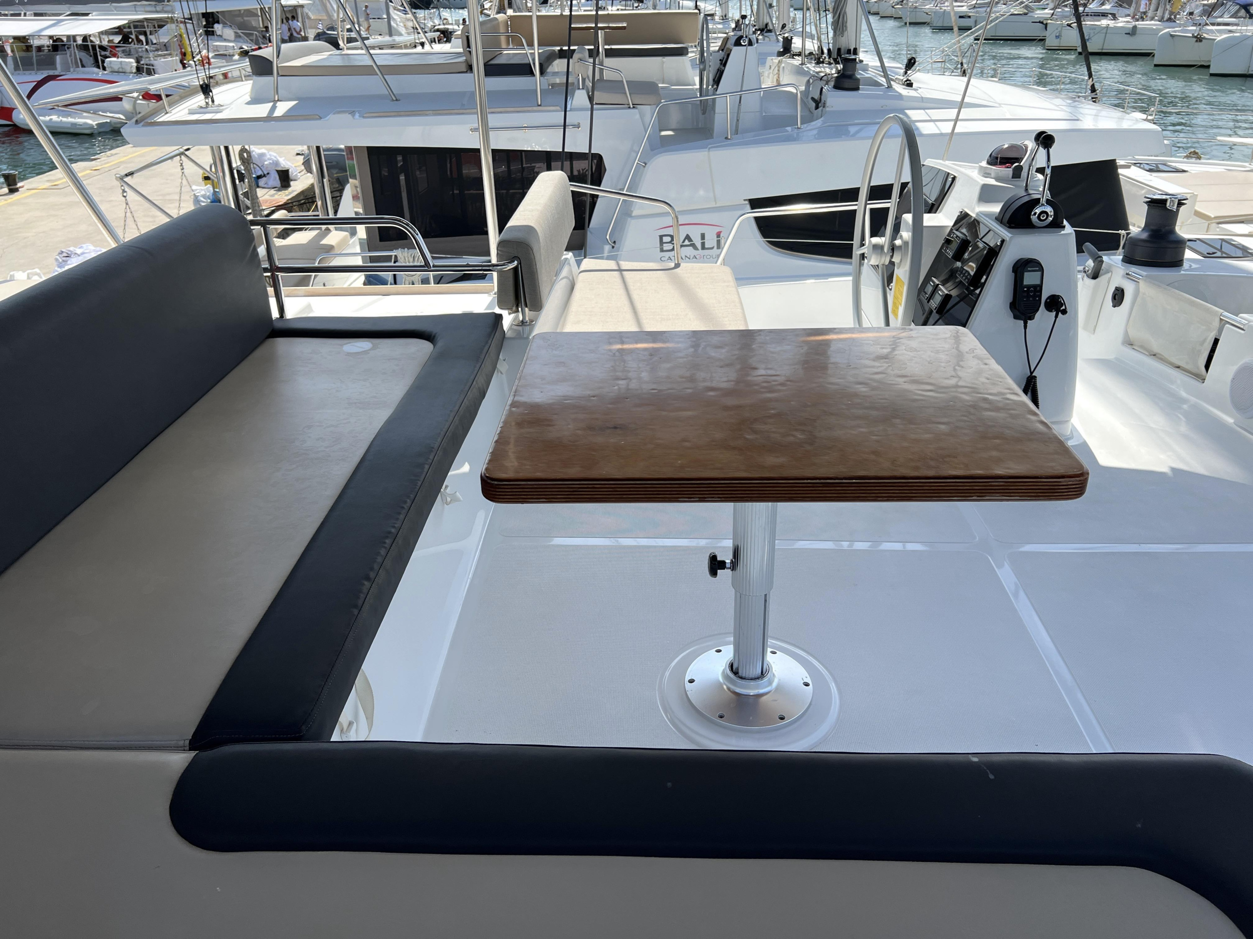Photo #18 - Bali 4.6 (5+2 cab) (Chillout) en Athènes - 18444