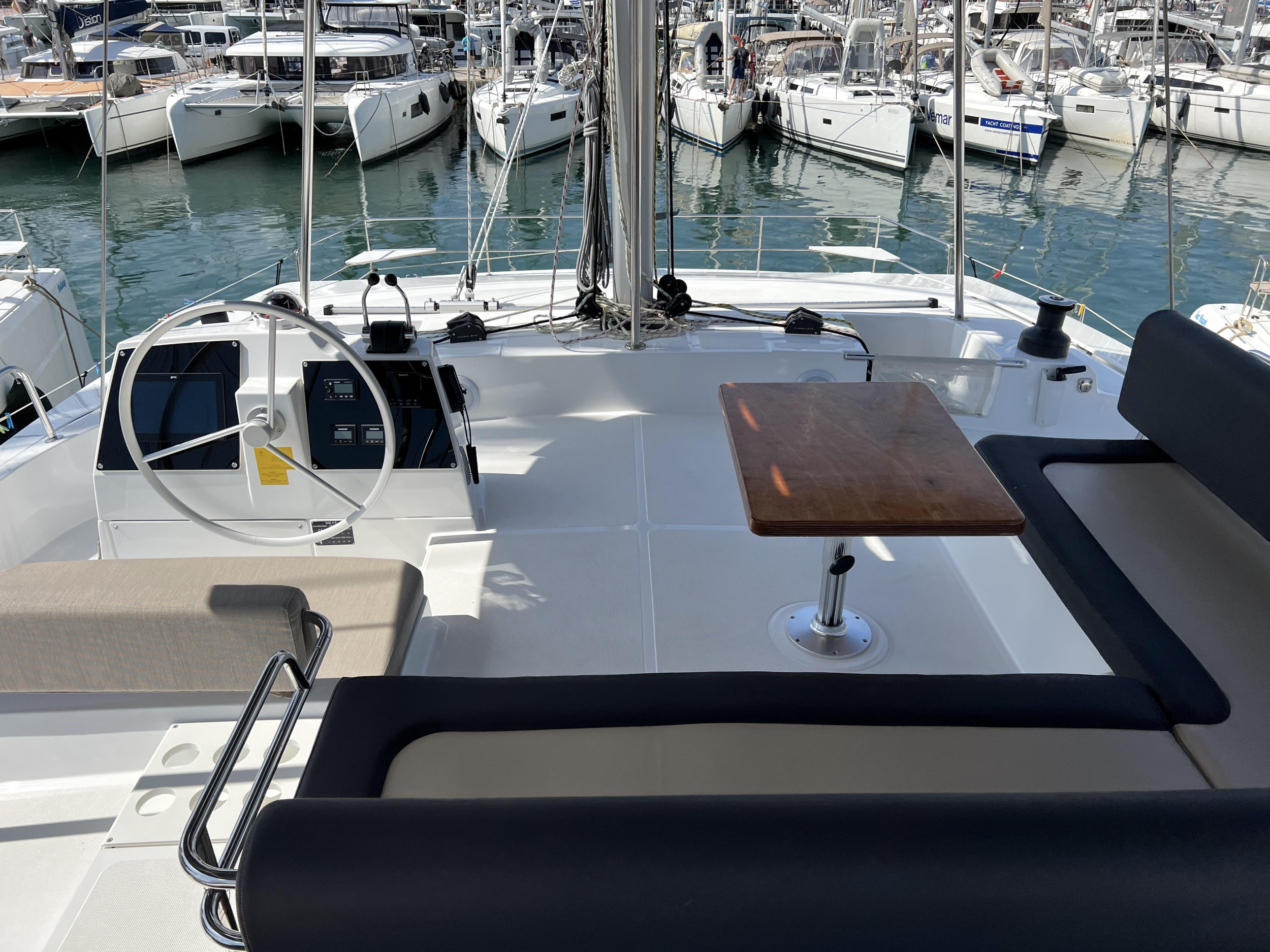 Photo #13 - Bali 4.6 (5+2 cab) (Chillout) en Athènes - 18444