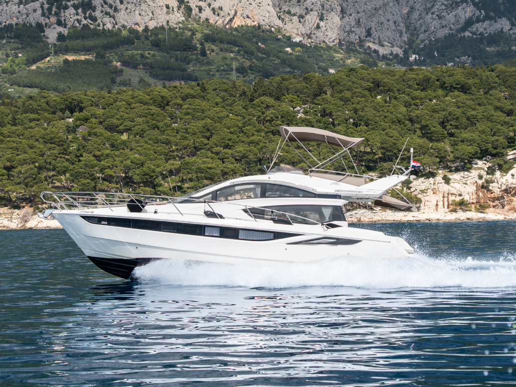 Galeon 430 Skydeck — photo 1