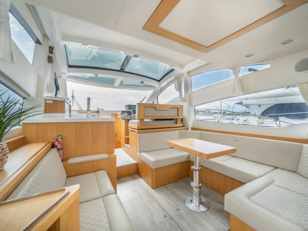 Galeon 430 Skydeck — photo 3