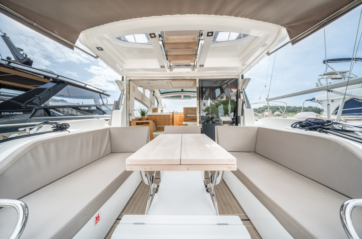 Galeon 430 Skydeck — photo 9