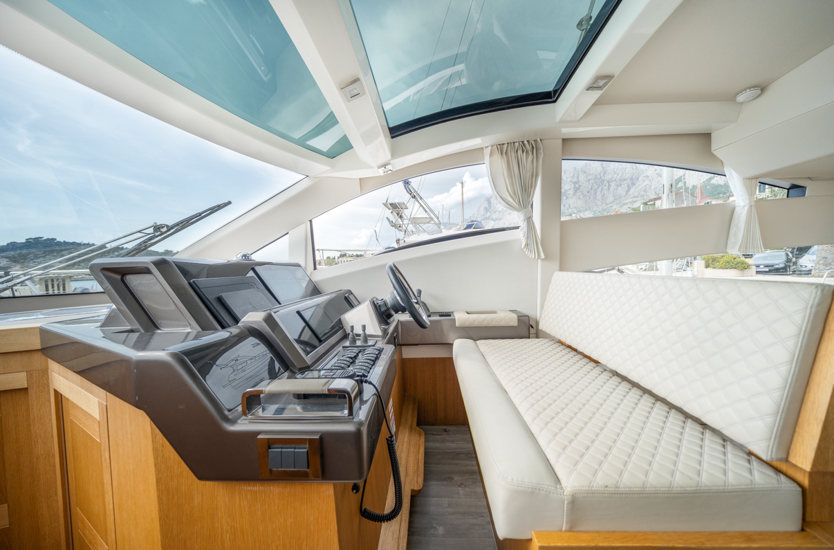 Galeon 430 Skydeck — photo 4