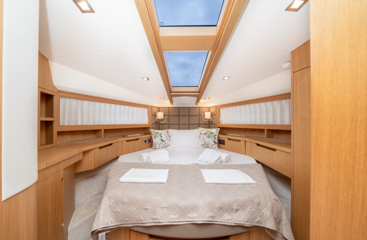 Galeon 430 Skydeck — photo 10