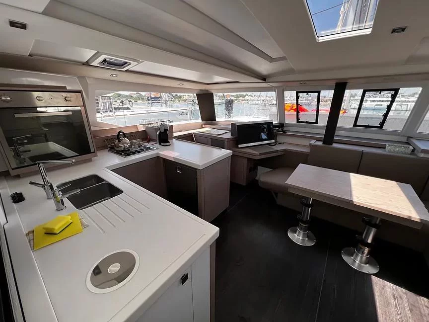 Astréa 42 (Jami) Interior image - 6