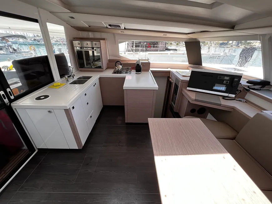 Photo #2 - Astréa 42 (Jami) in Pula - 25581