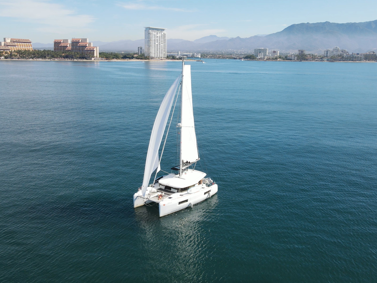 Photo #1 - Lagoon 40 (Laguna Goo) in Puerto Vallarta - 61914