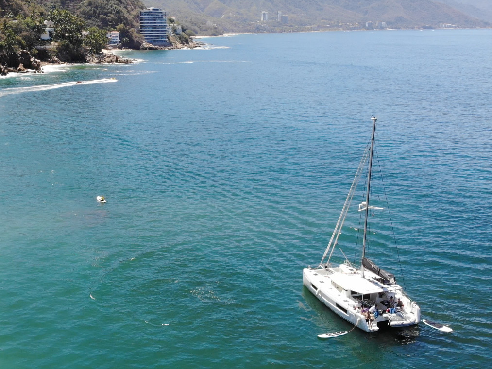 Photo #4 - Lagoon 40 (Laguna Goo) in Puerto Vallarta - 61914