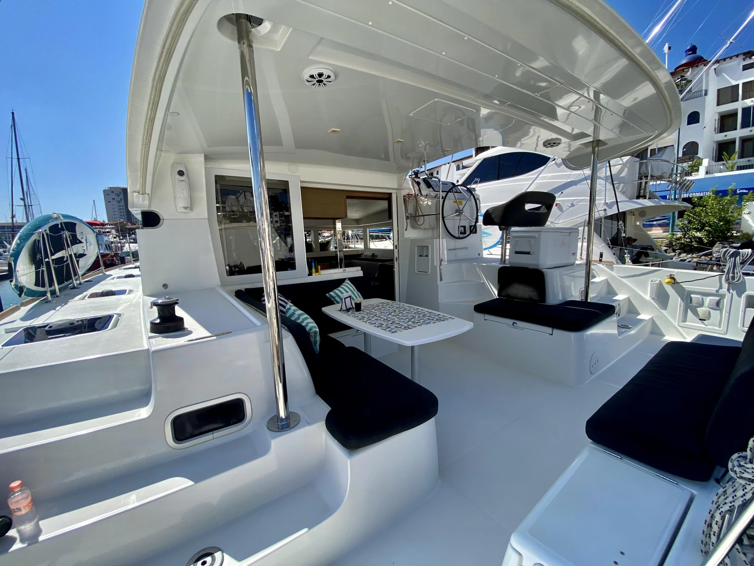 Lagoon 40 (Laguna Goo) Interior image - 4