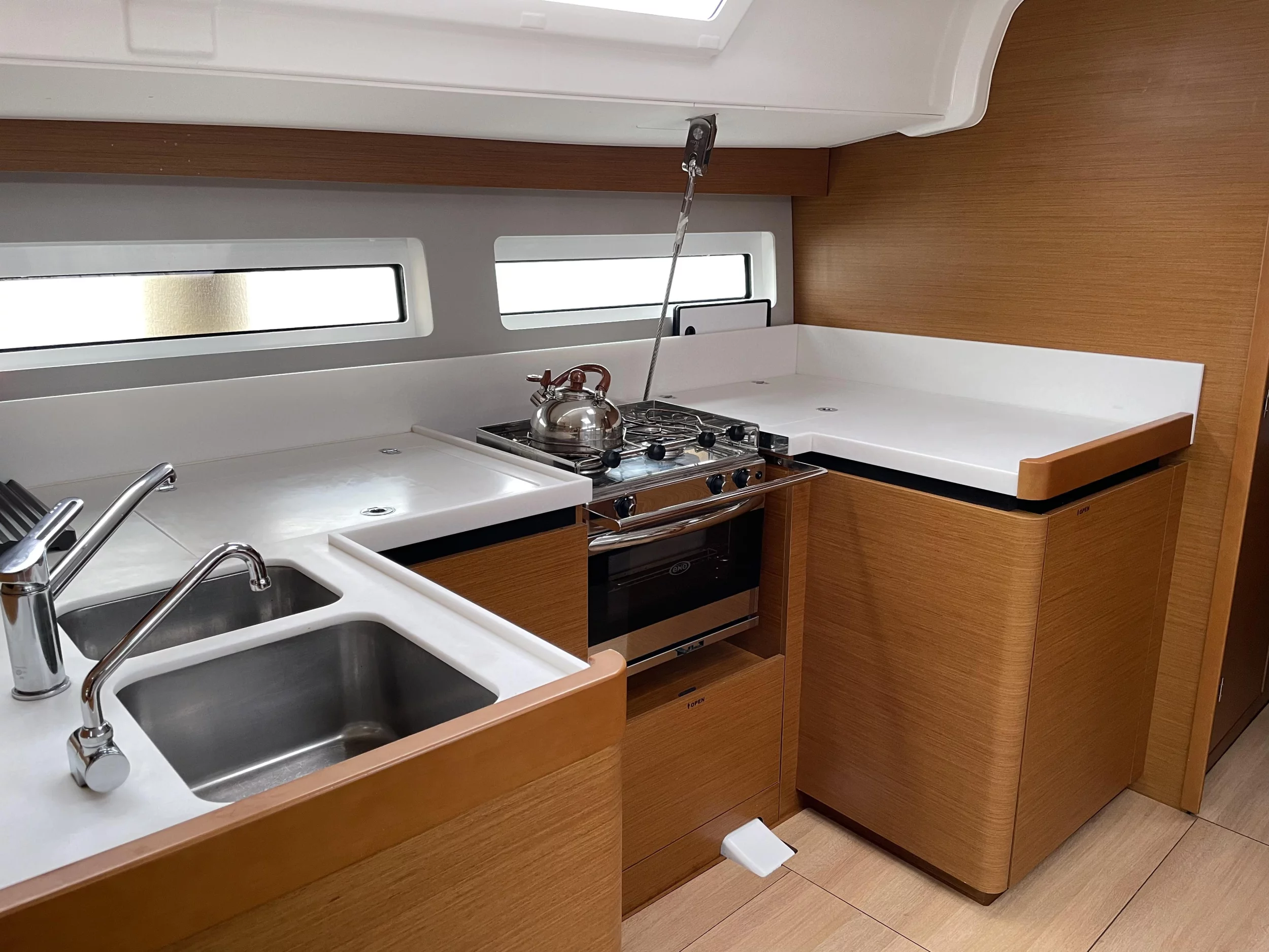 Sun Odyssey 490 (Iris)  - 14