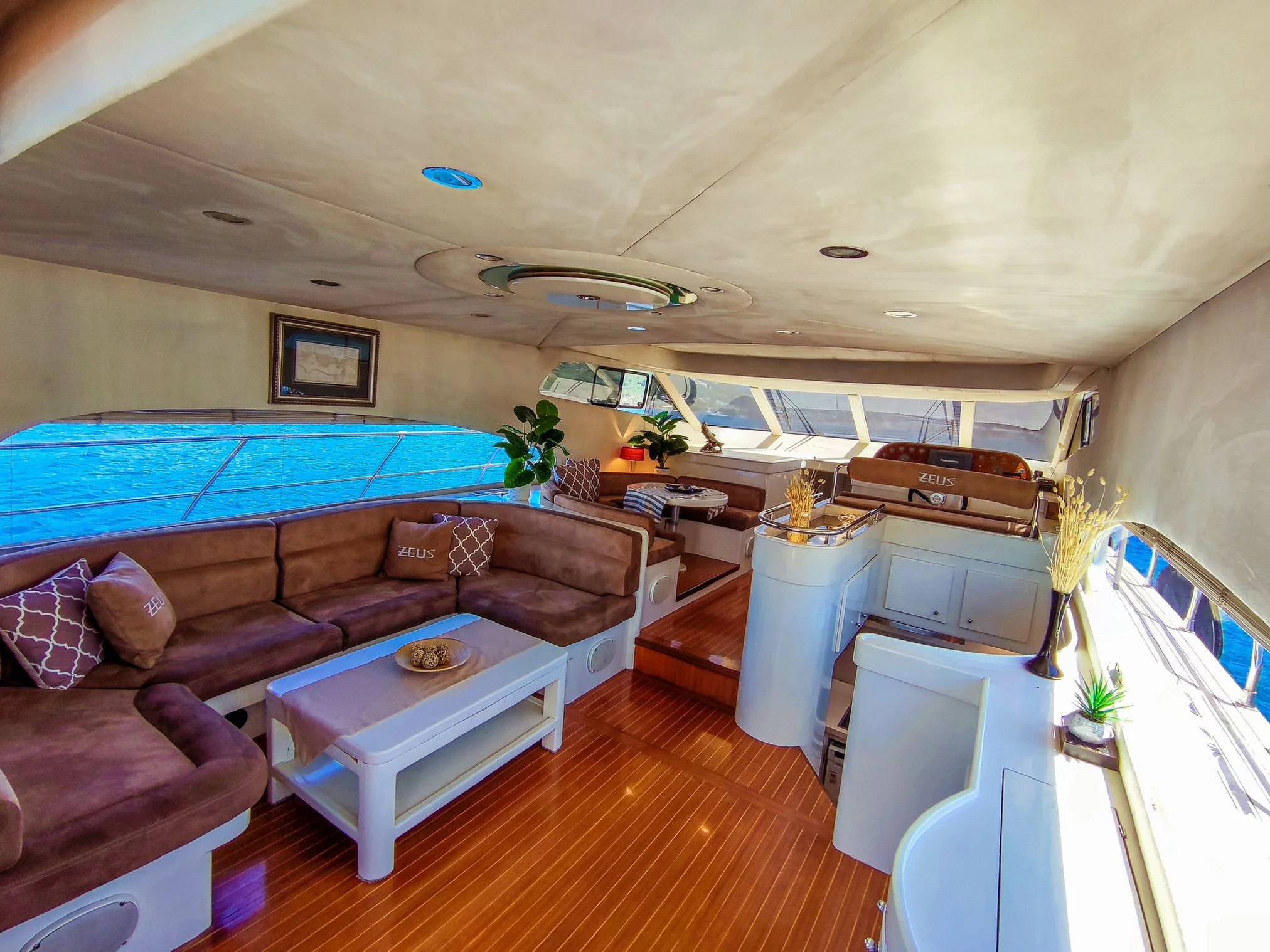 Zeus (ZEUS) Interior image - 13