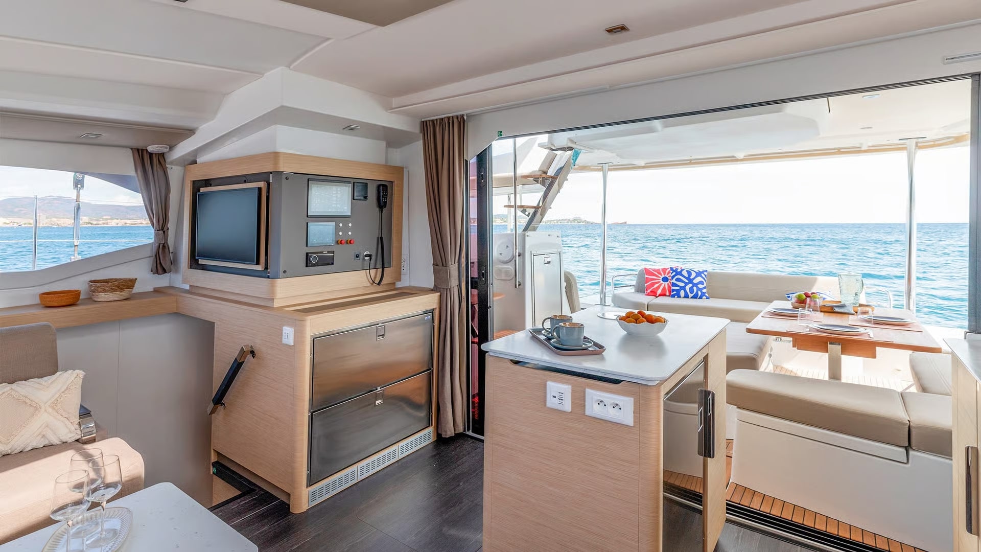 Fountaine Pajot 44 & GEN & WM — photo 13