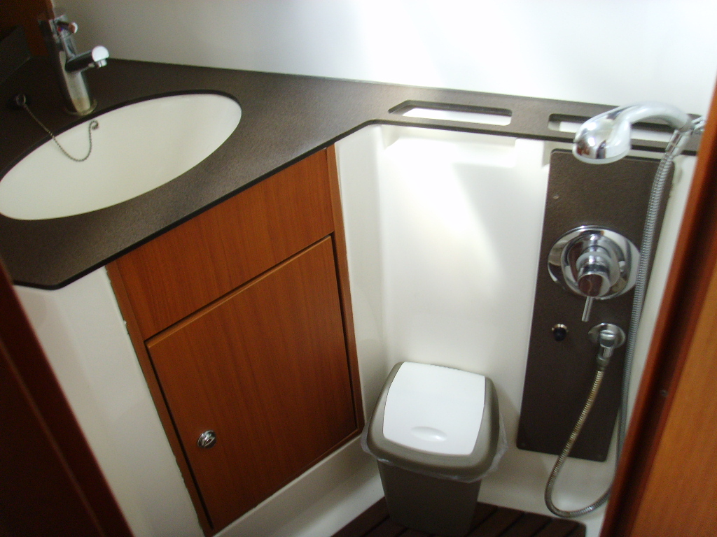 Bavaria 45 Cruiser — photo 21