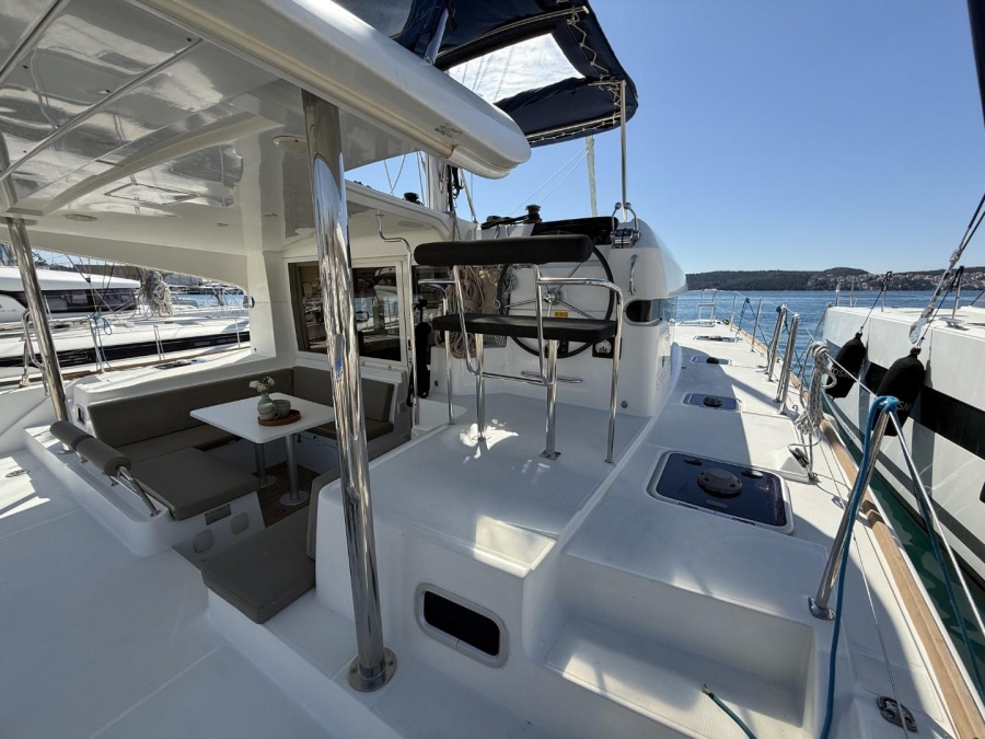 Lagoon 39 — photo 11