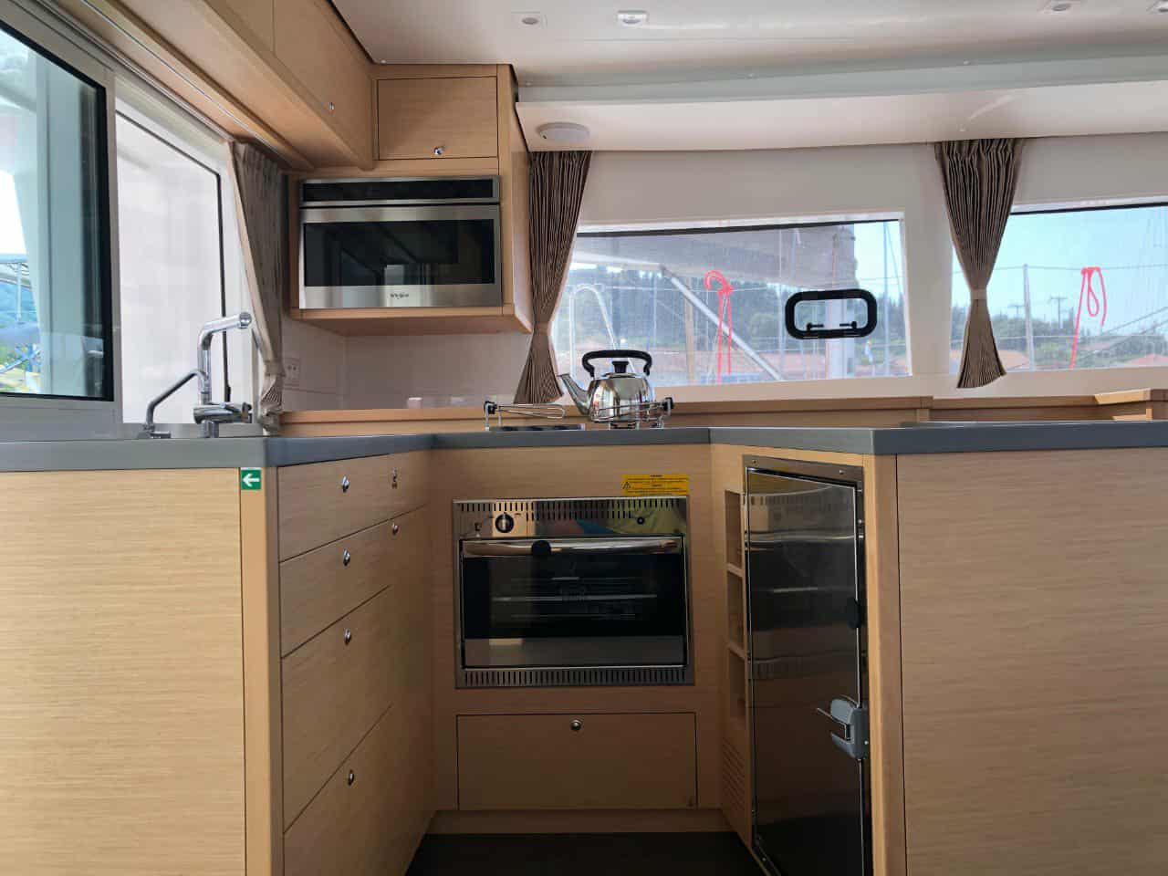 Lagoon 450 Fly — photo 10