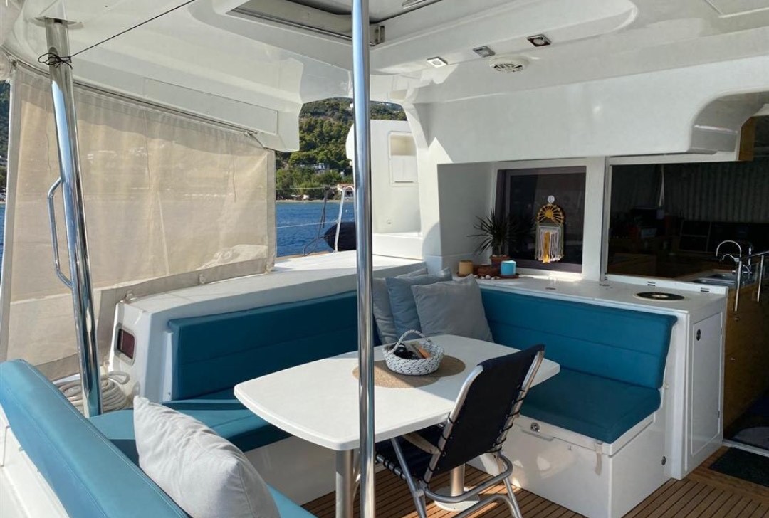 Lagoon 450 Fly — photo 3