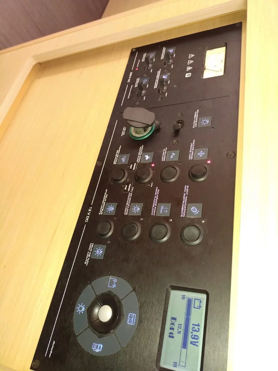 Lagoon 42 (Martine) Switch Panel - 20