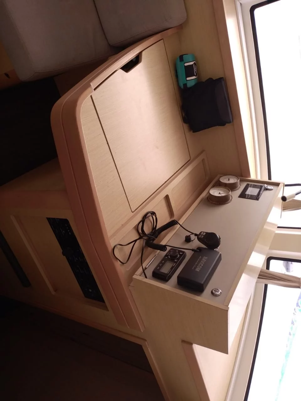 Lagoon 42 (Martine) Navigation Table - 22