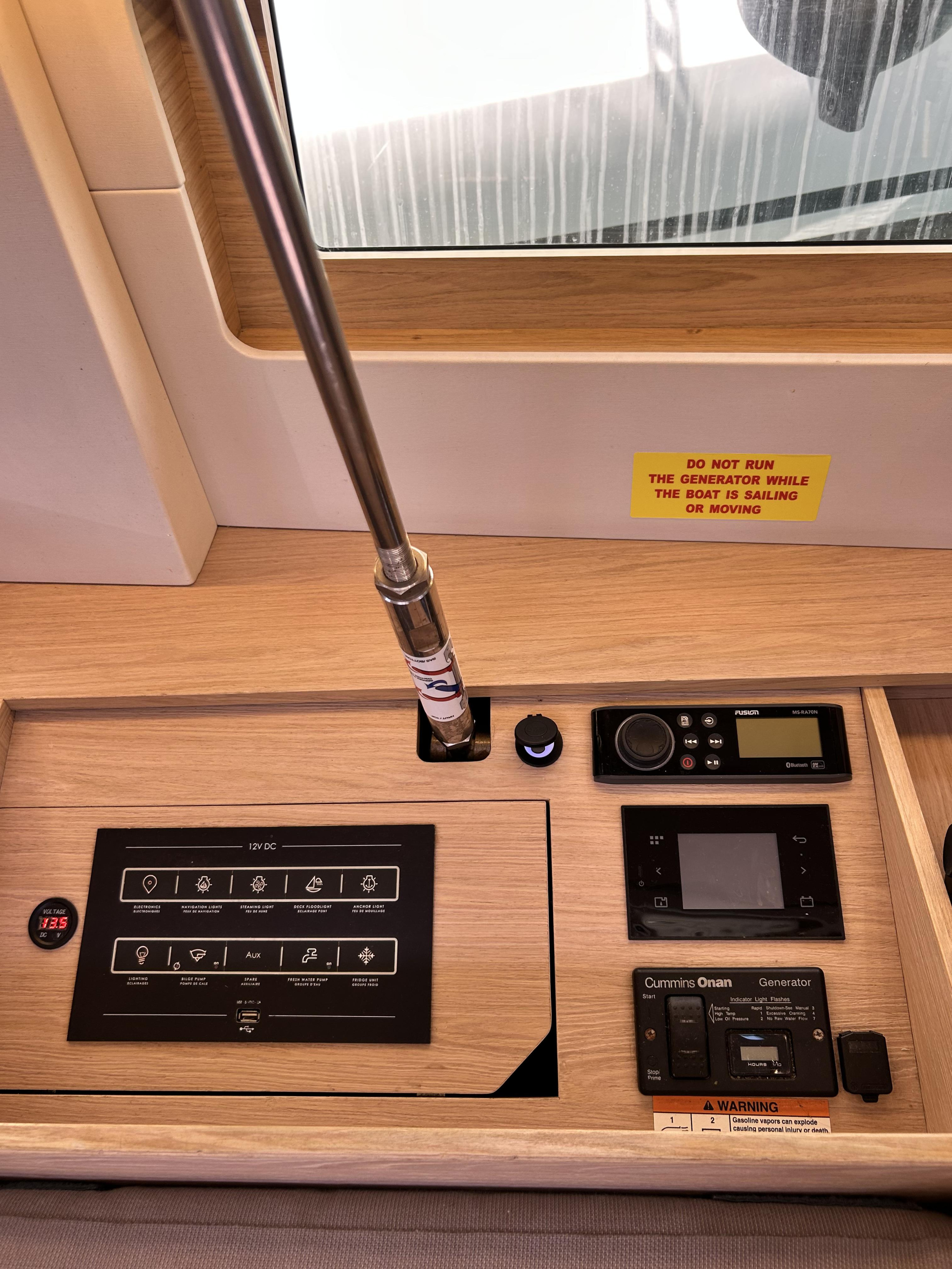 Oceanis 51.1 — photo 12