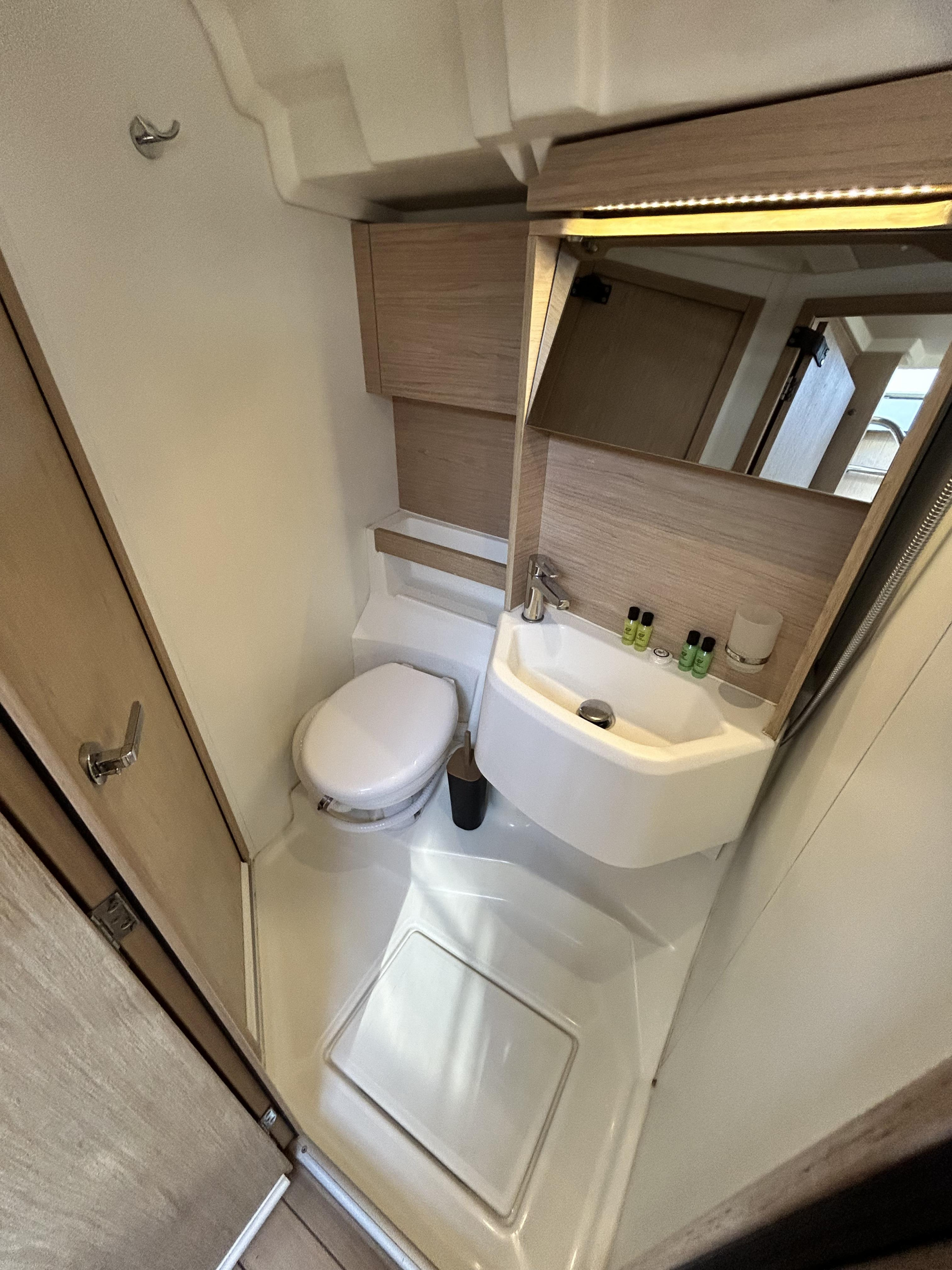Oceanis 51.1 — photo 17