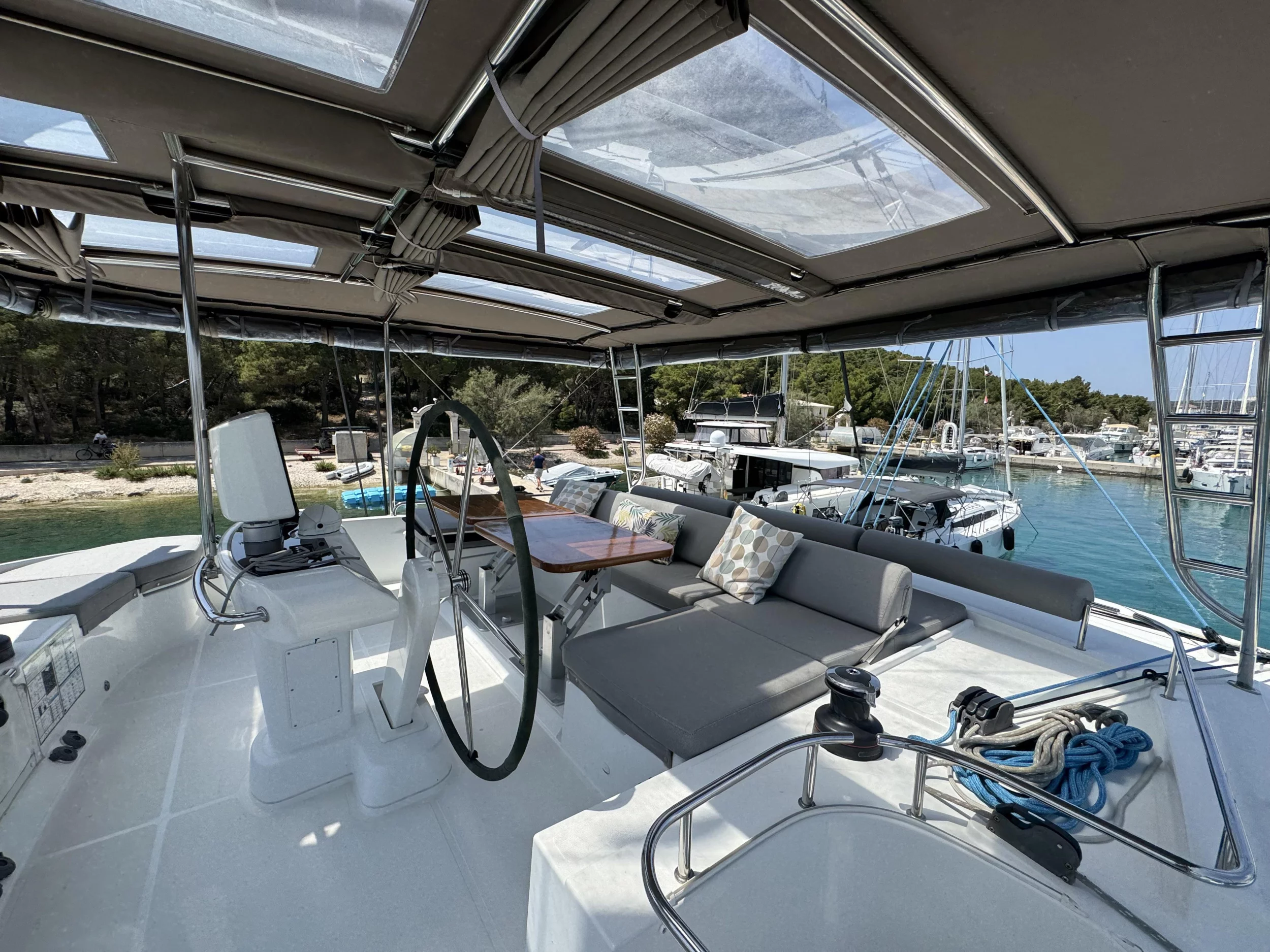 Lagoon 52F (Manta Ray)  - 20