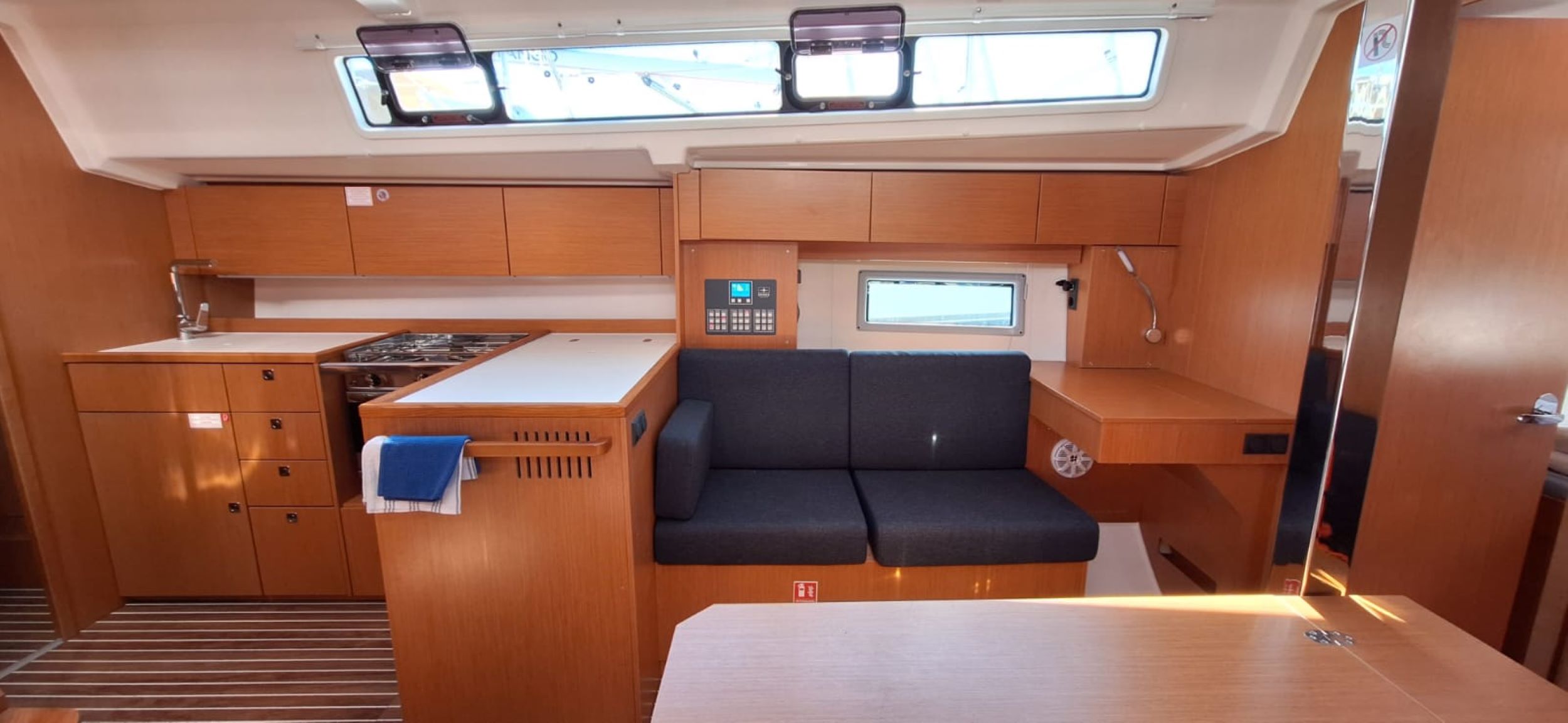 Bavaria C38 — photo 4