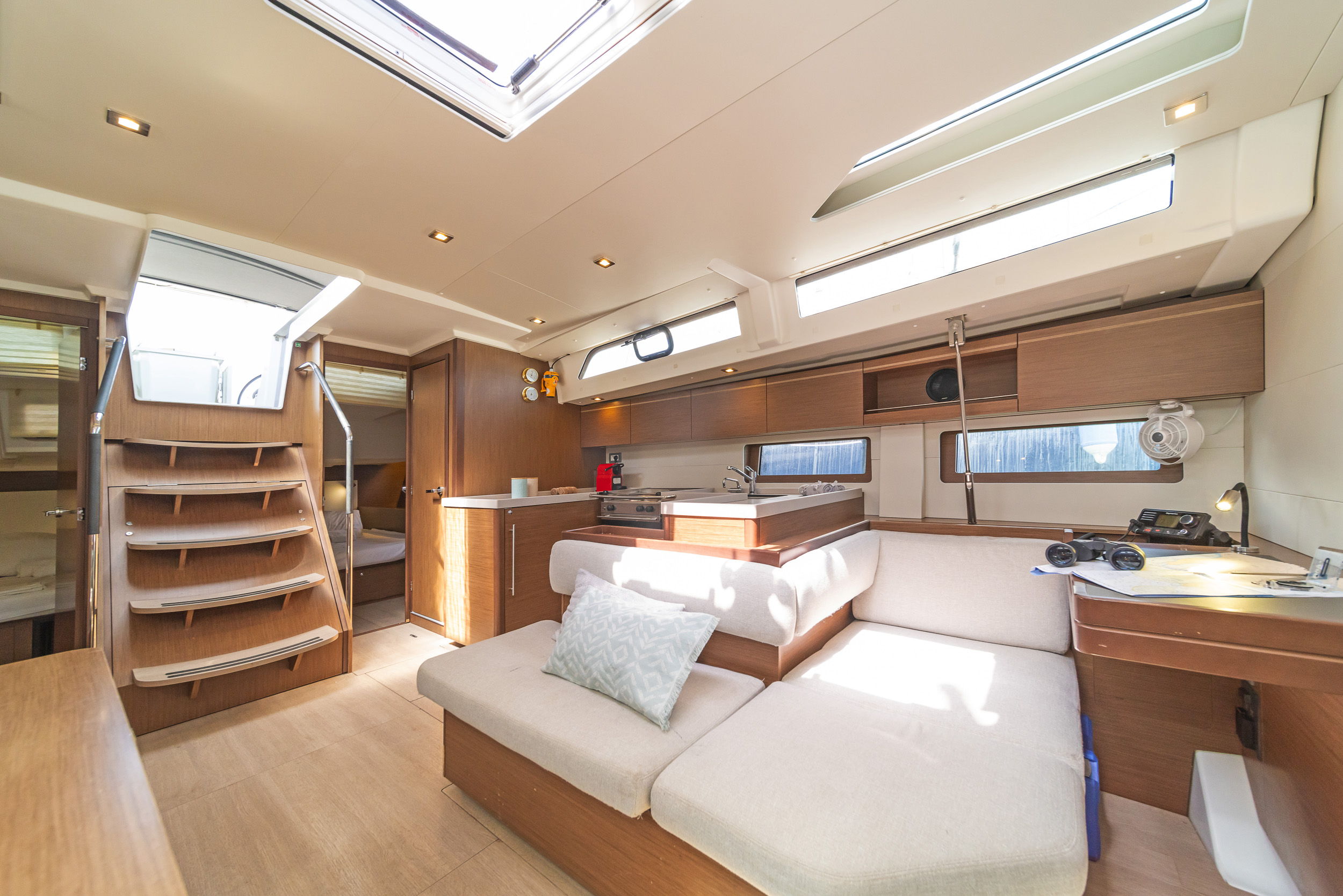 Oceanis 51.1 (5+1 cab) & GEN — photo 12