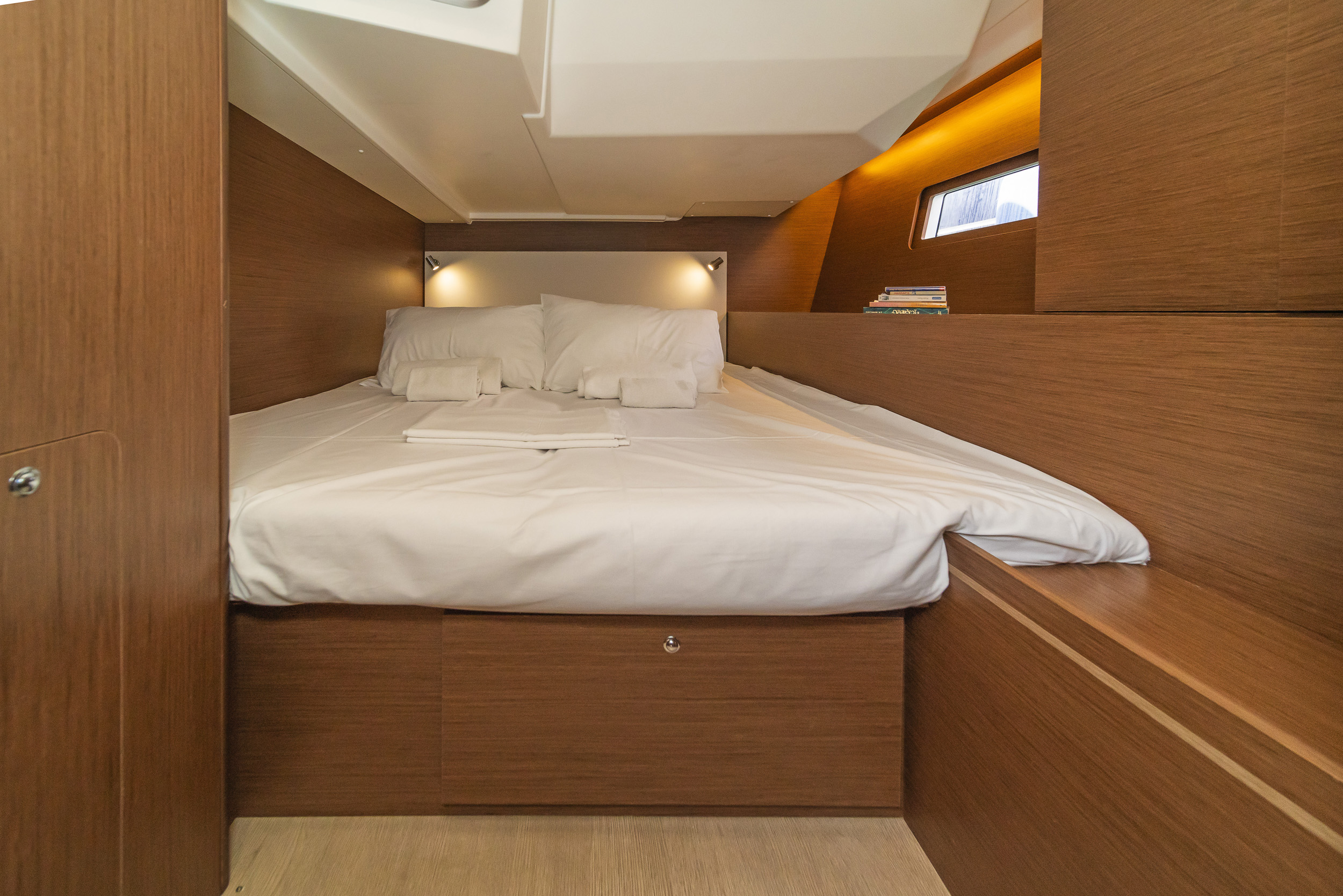 Oceanis 51.1 (5+1 cab) & GEN — photo 6