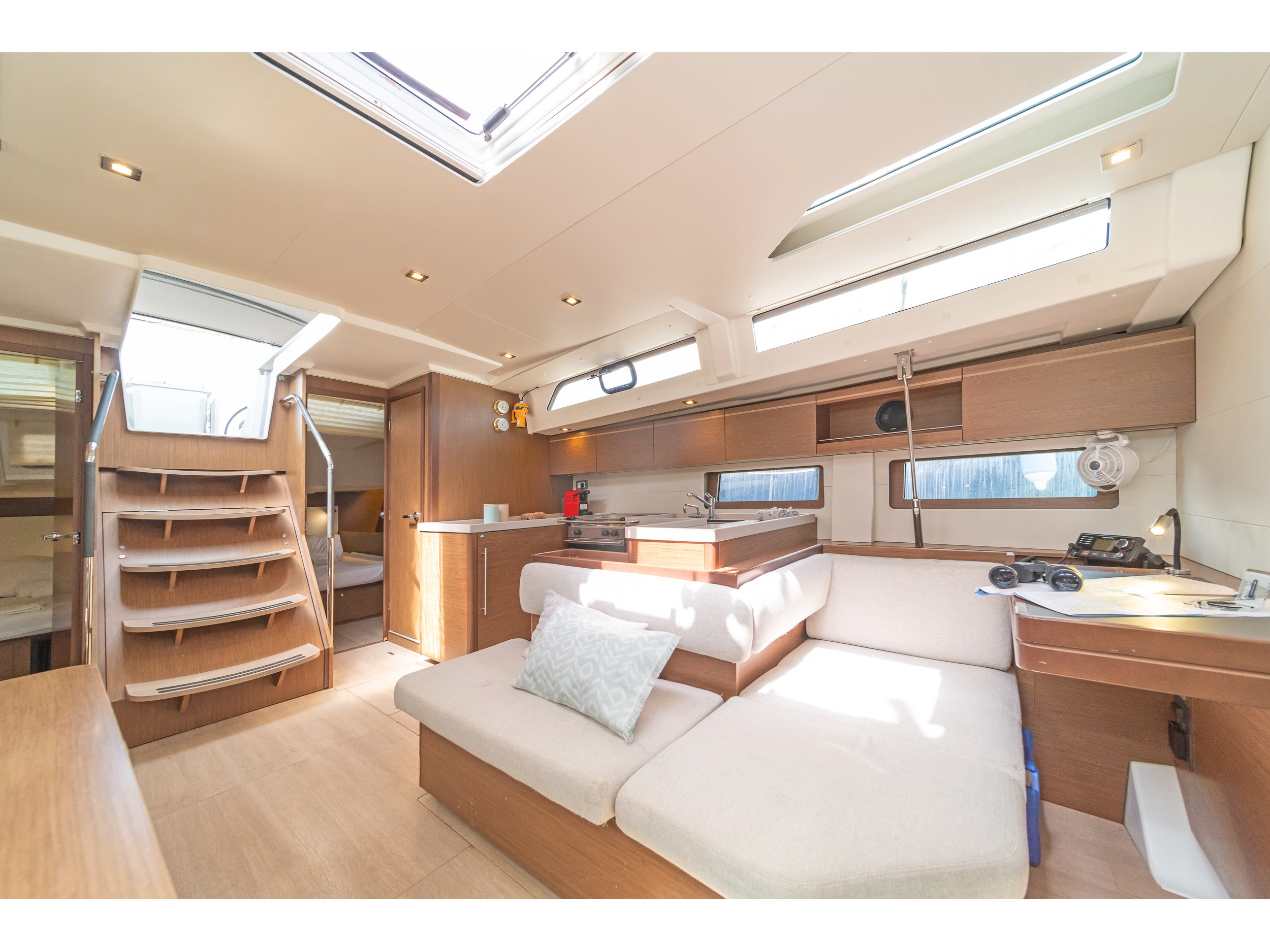 Oceanis 51.1 (5+1 cab) & GEN — photo 13