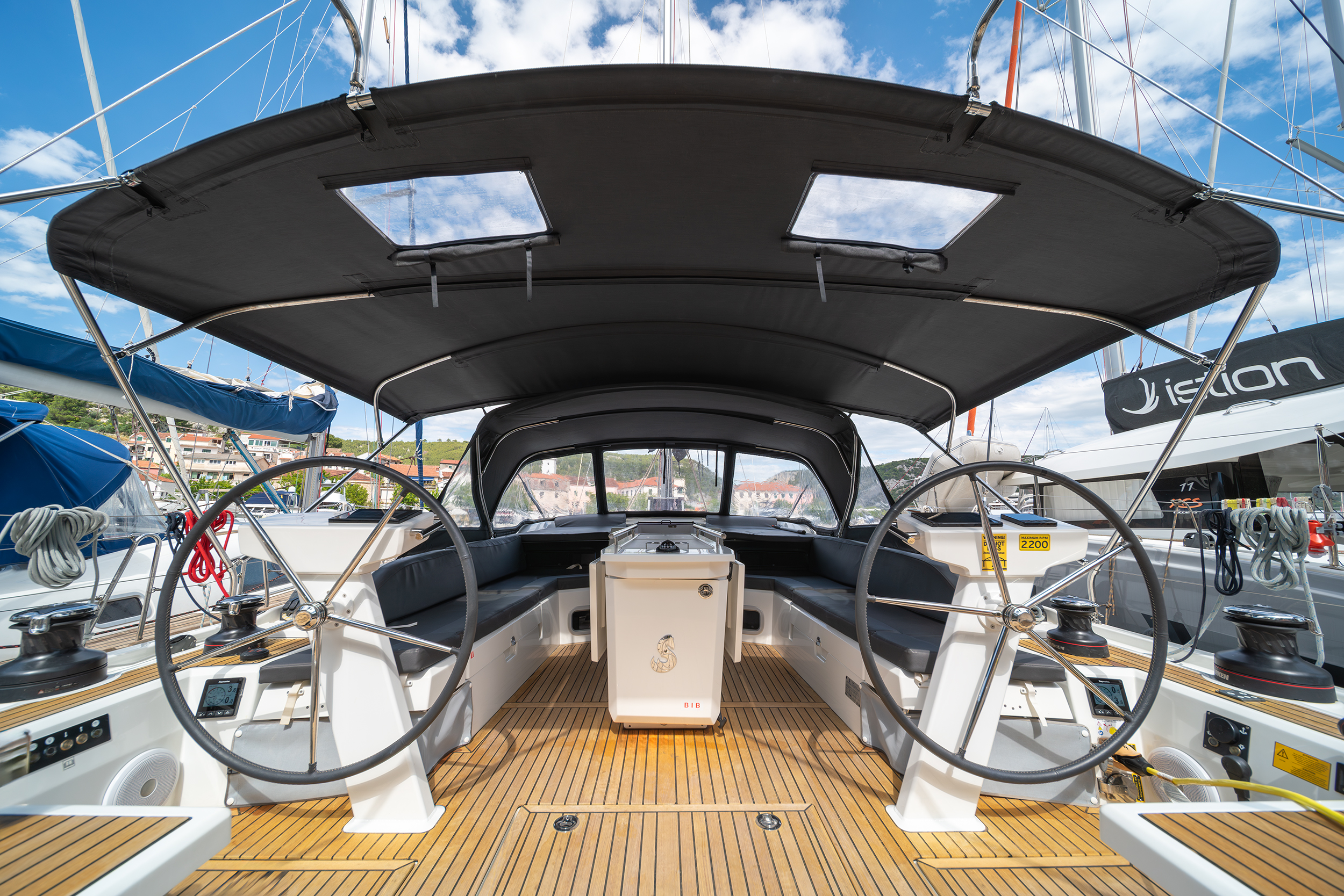 Oceanis 51.1 (5+1 cab) & GEN — photo 11