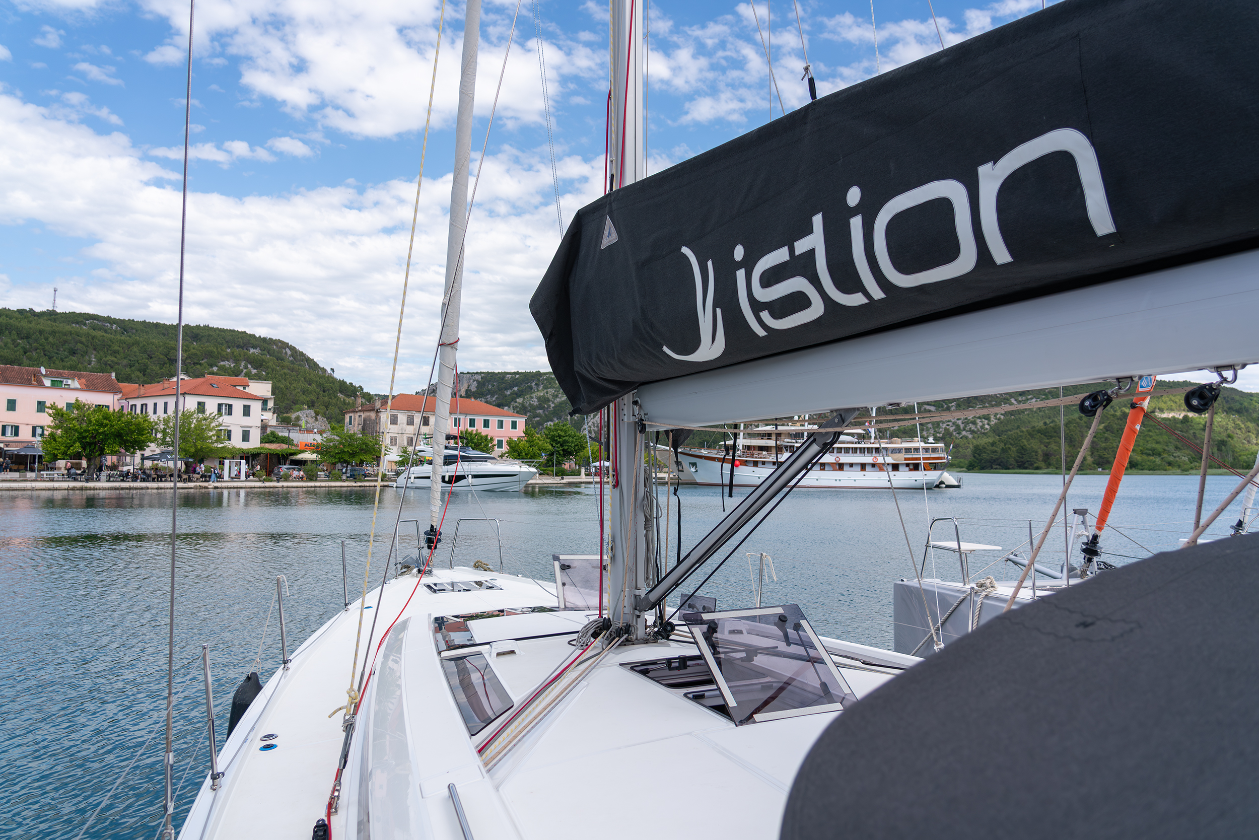 Oceanis 51.1 (5+1 cab) & GEN — photo 8