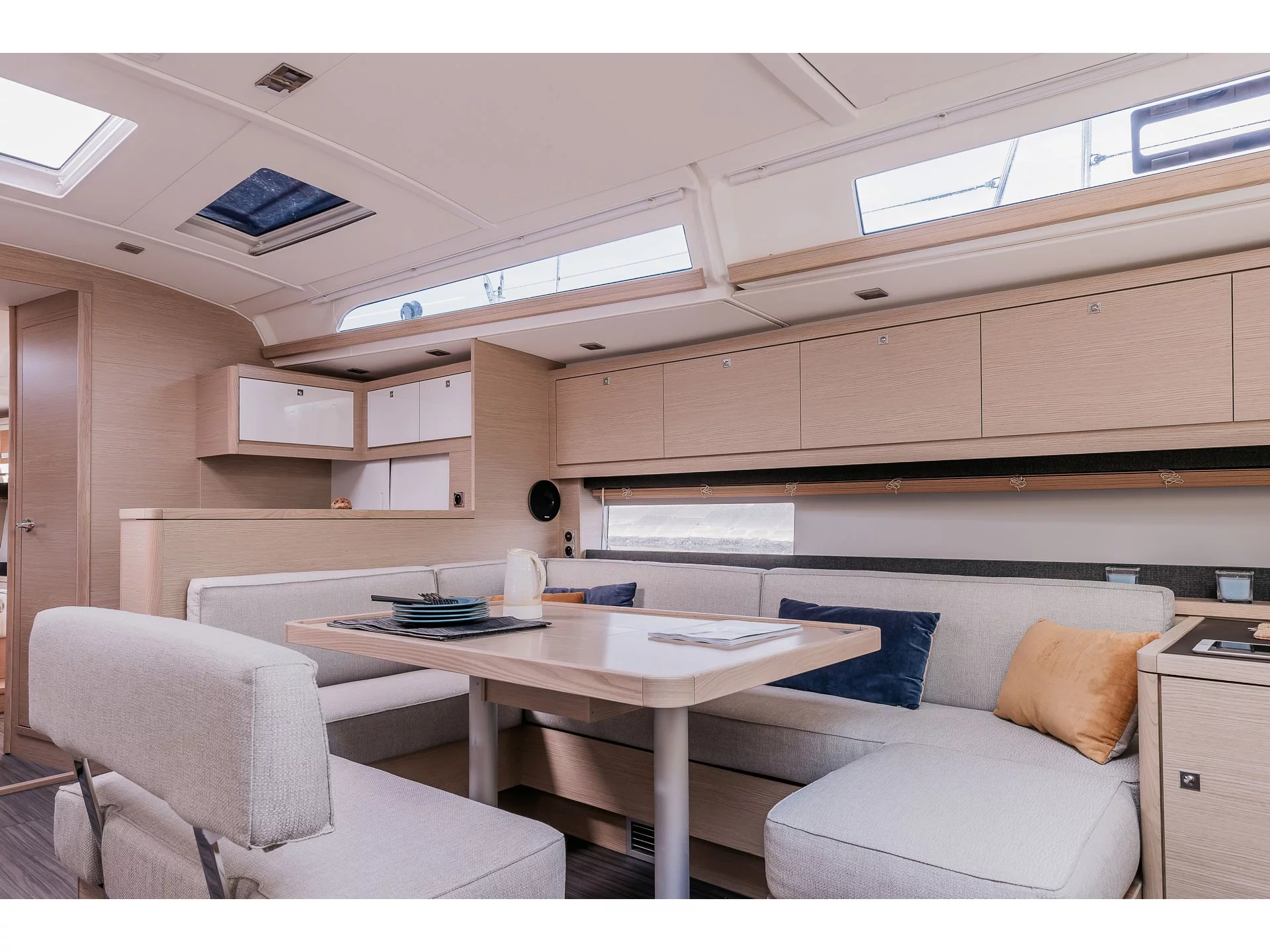 Dufour 470 (ARUBA) Interior image - 9