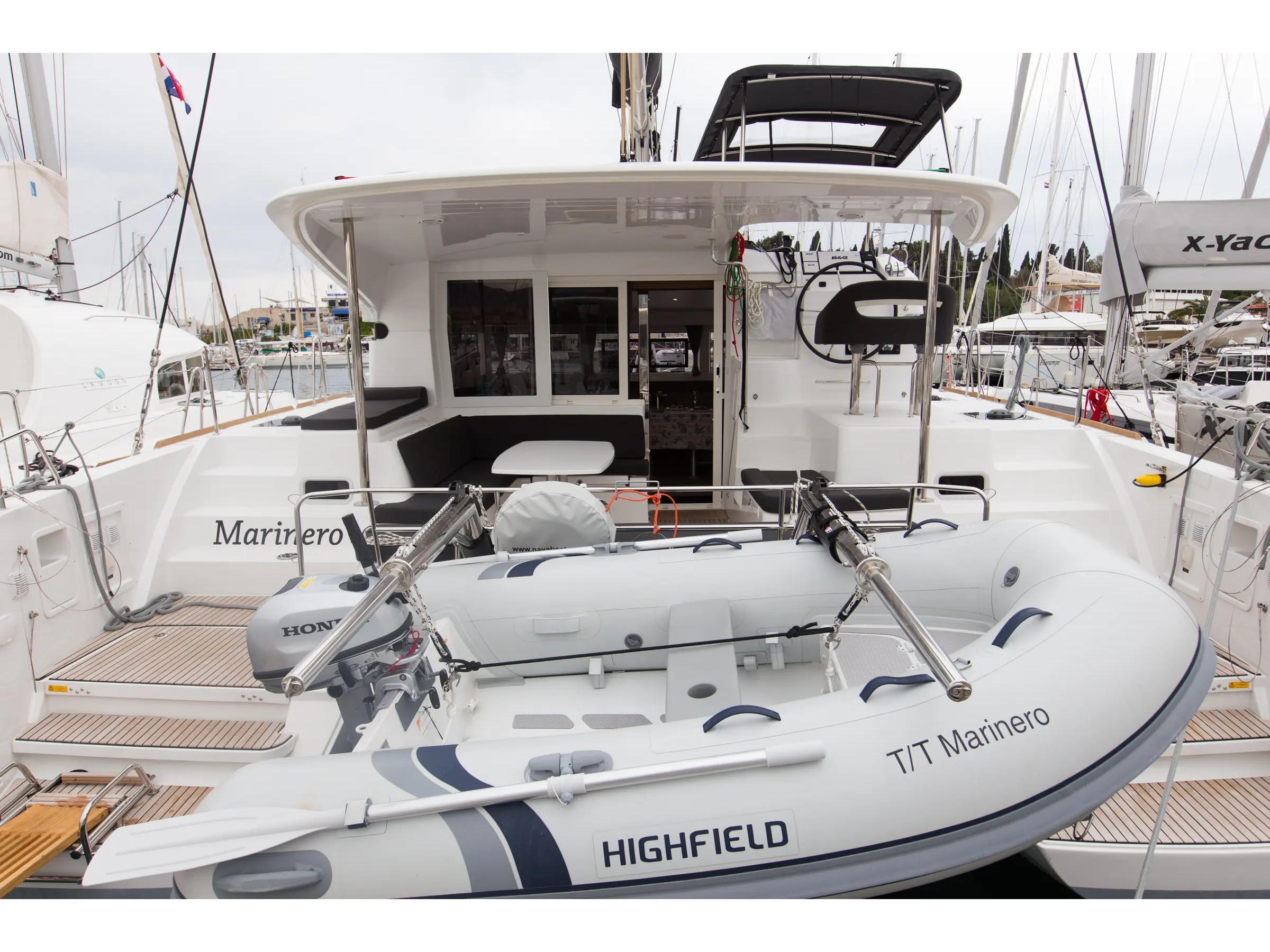 Lagoon 40 — photo 1