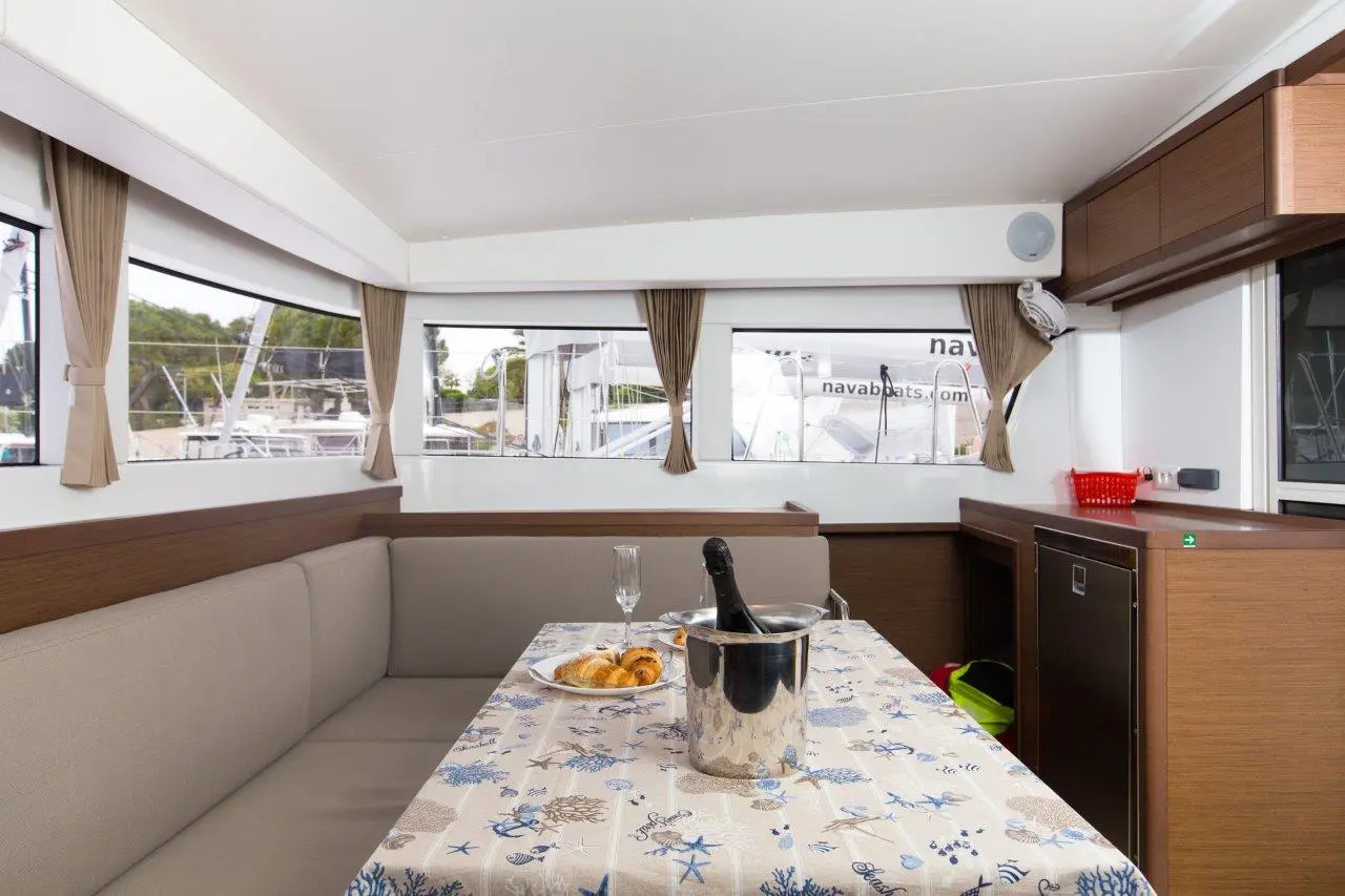 Lagoon 40 — photo 12
