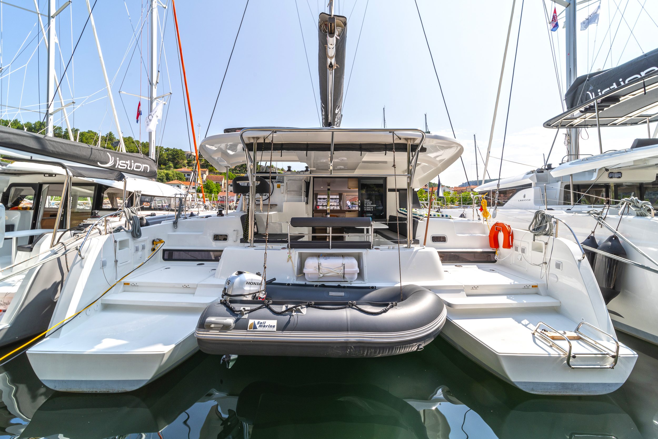 Lagoon 42 & GEN & WM — photo 4