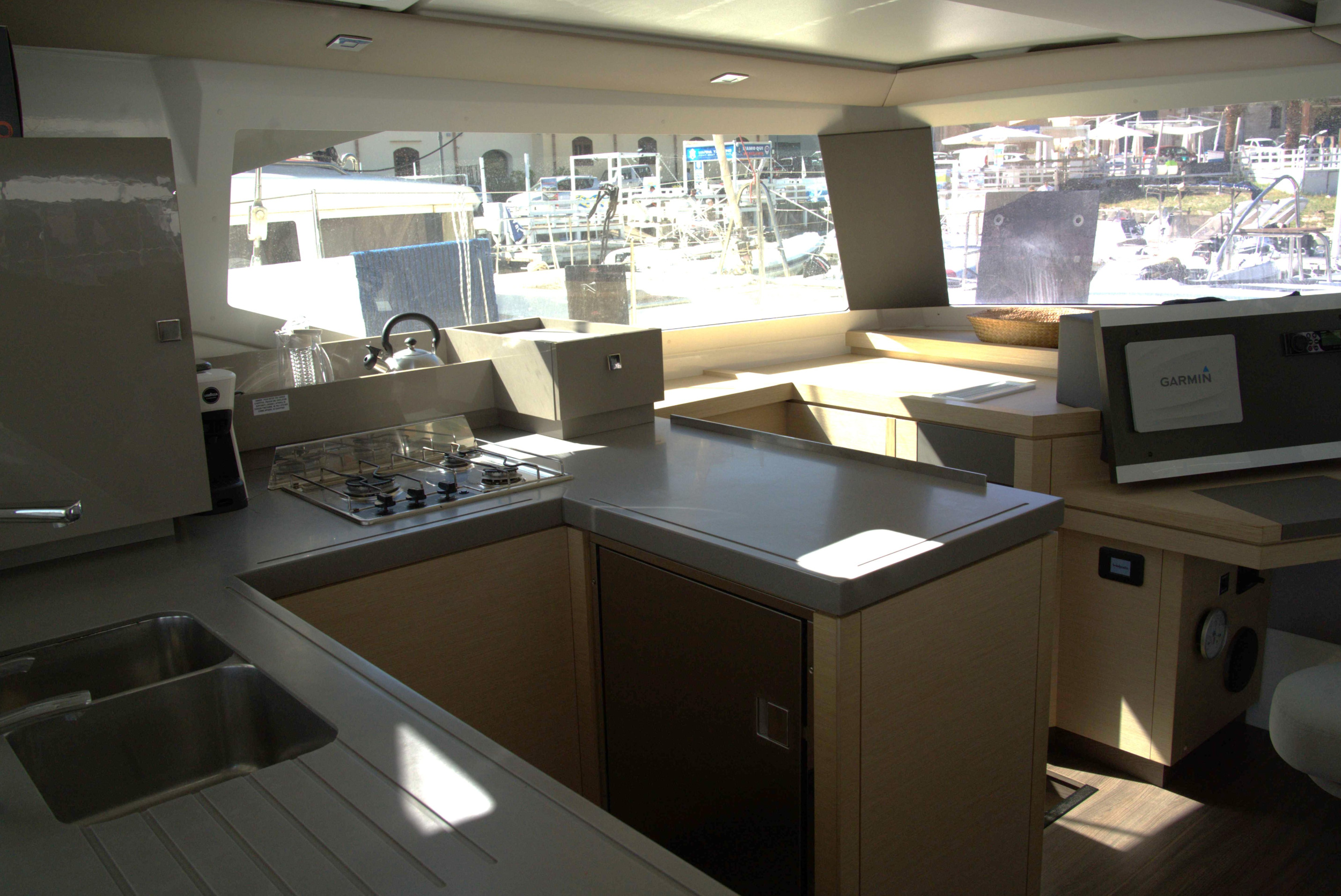 Fountaine Pajot Astréa 42 (Wm-Ac in dinette-Gen-Sol.Pan) — photo 12