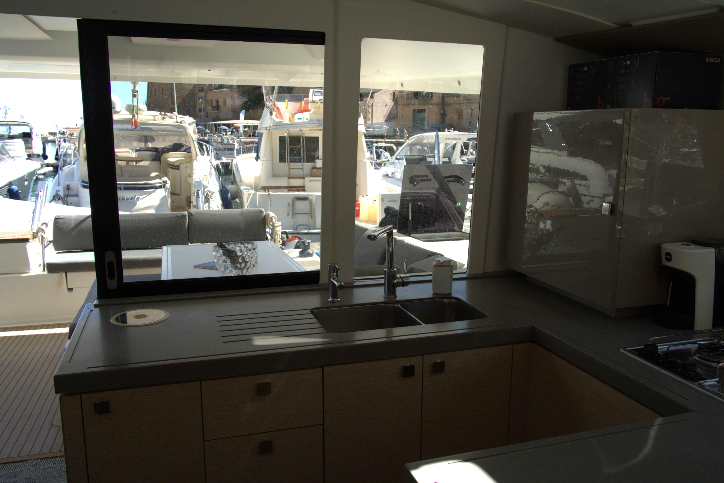 Fountaine Pajot Astréa 42 (Wm-Ac in dinette-Gen-Sol.Pan) — photo 29