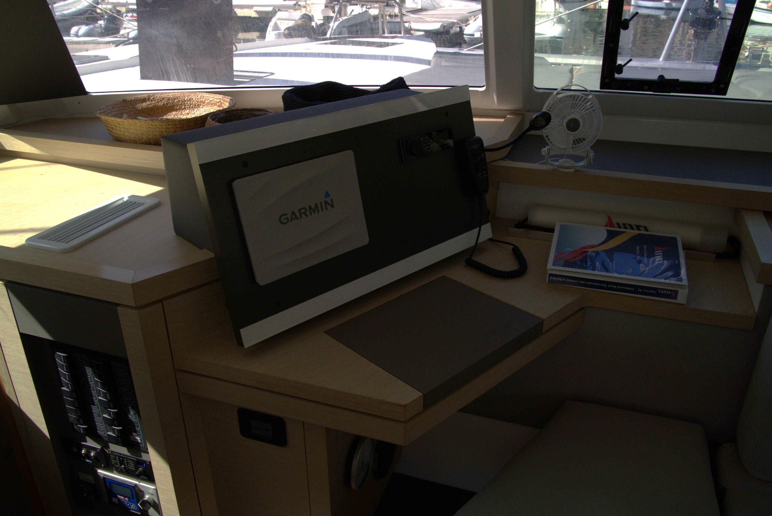 Fountaine Pajot Astréa 42 (Wm-Ac in dinette-Gen-Sol.Pan) — photo 28