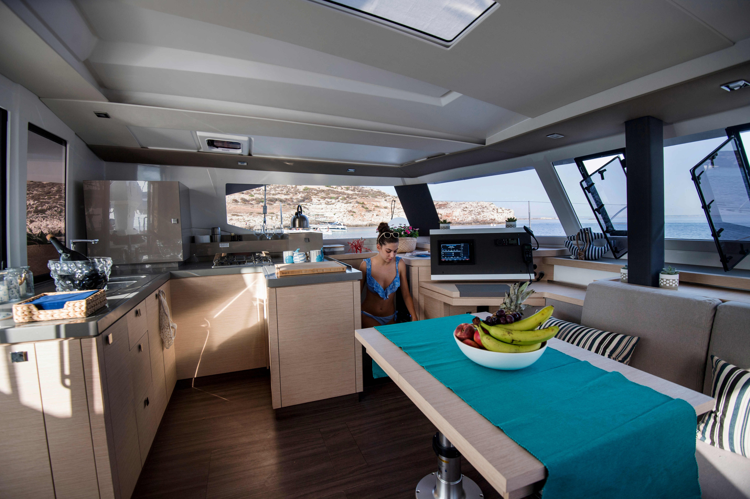 Fountaine Pajot Astréa 42 (Wm-Ac in dinette-Gen-Sol.Pan) — photo 15