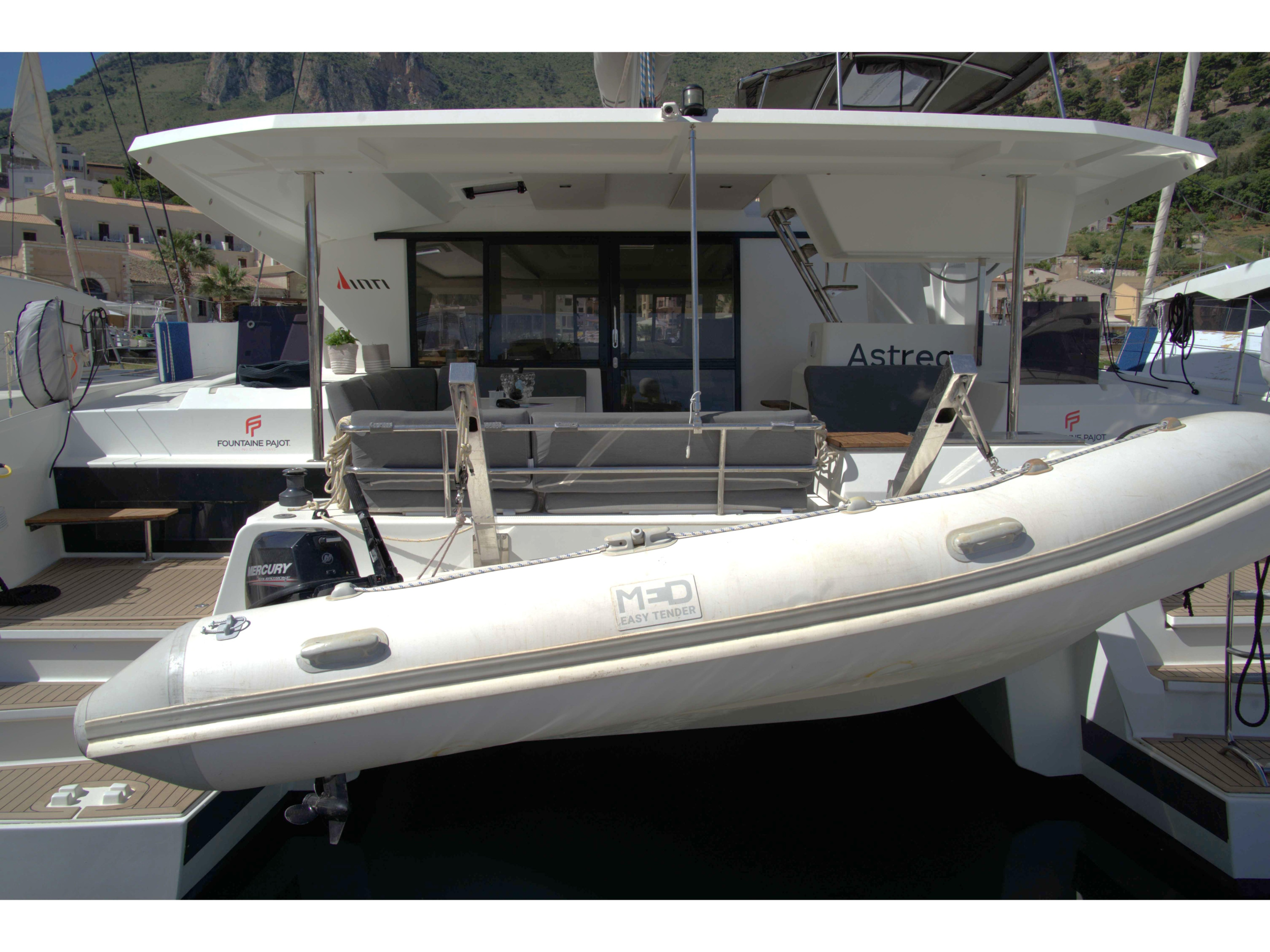 Fountaine Pajot Astréa 42 (Wm-Ac in dinette-Gen-Sol.Pan) — photo 1