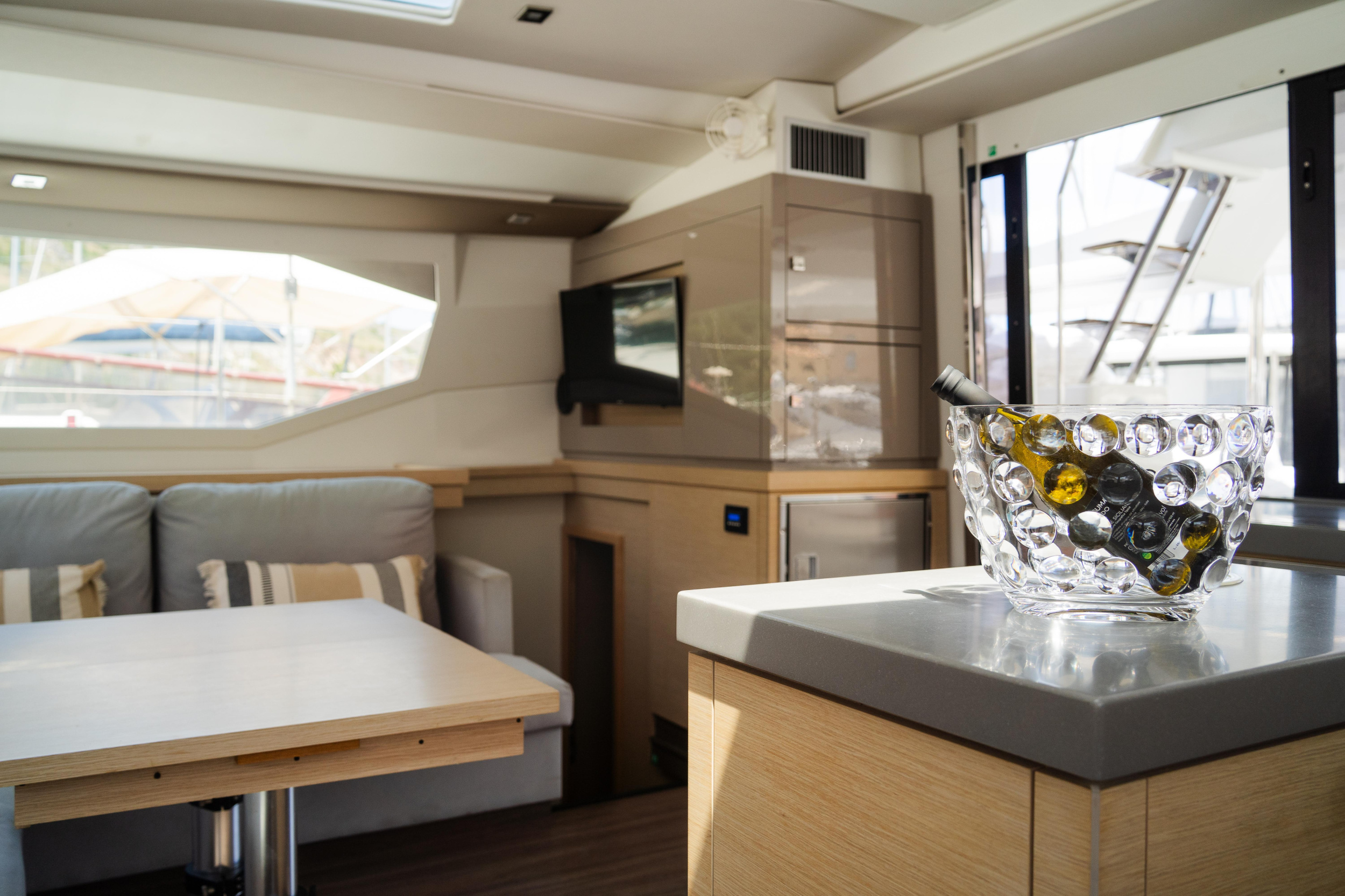 Fountaine Pajot Saona 47 (Wm-AC-Gen-Sol.Pan) — photo 13