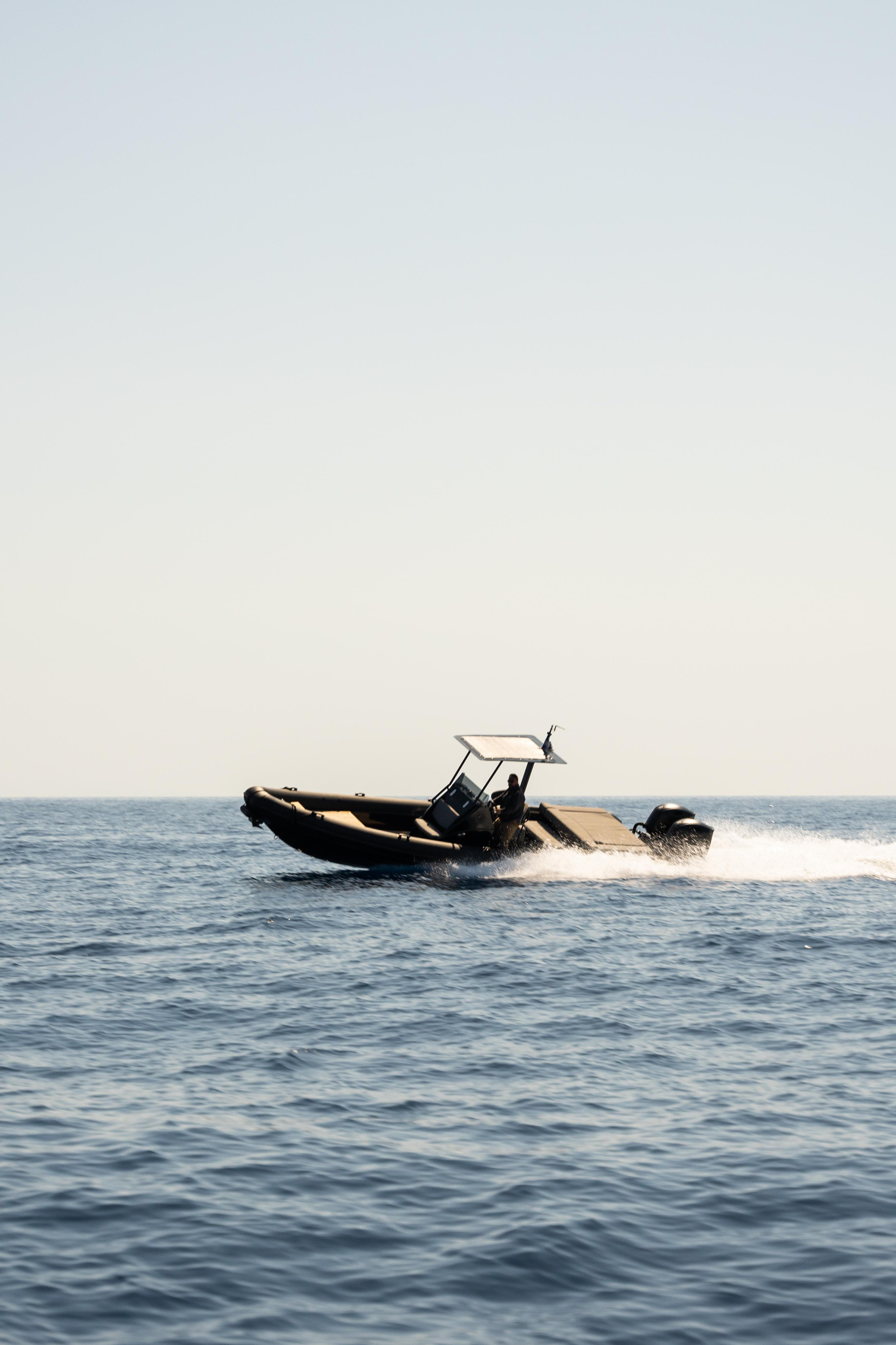 Photo #4 - Scorpion G2 (28 Yaloou Wolf) in Mykonos - 17086