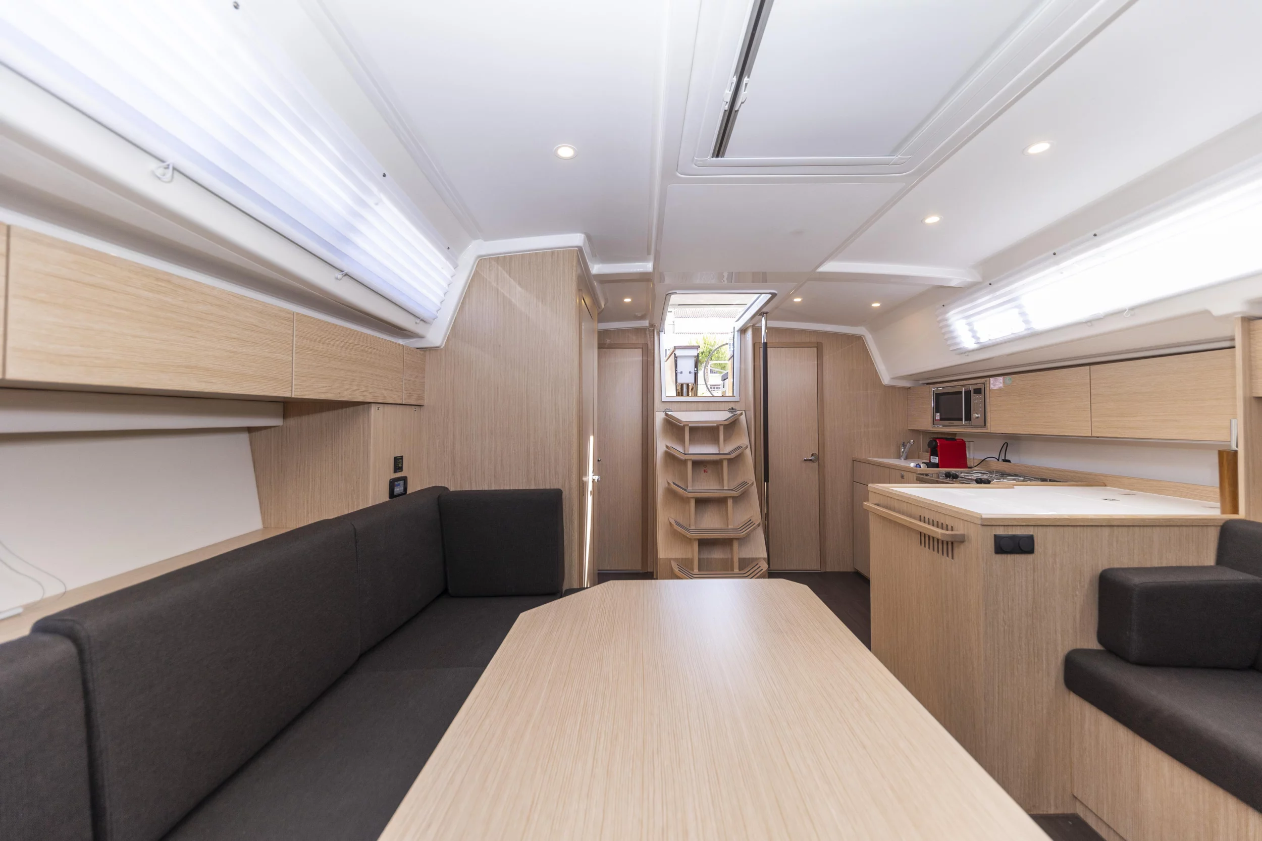 Bavaria C42 (Maraschino)  - 3