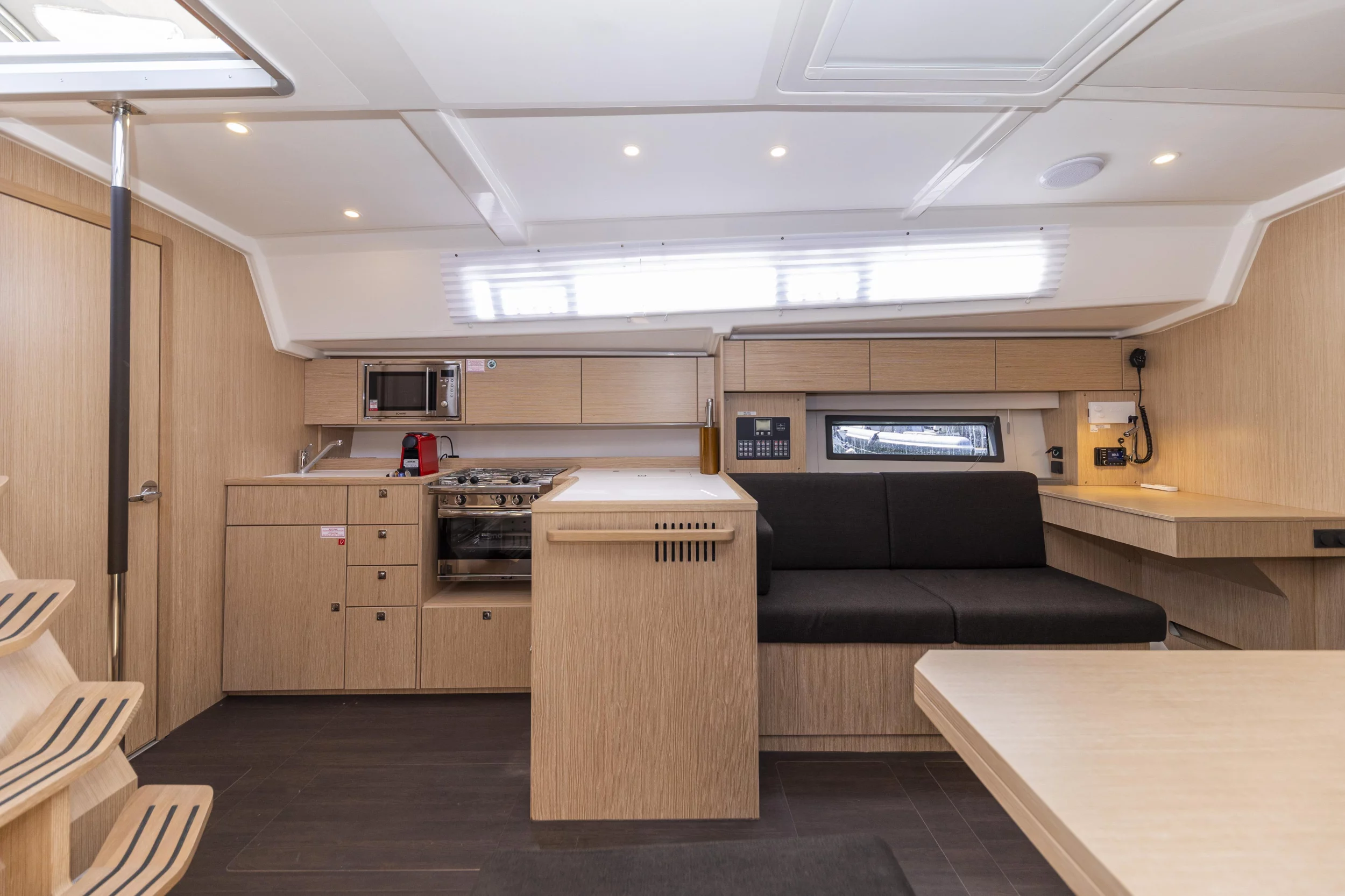 Bavaria C42 (Maraschino)  - 2