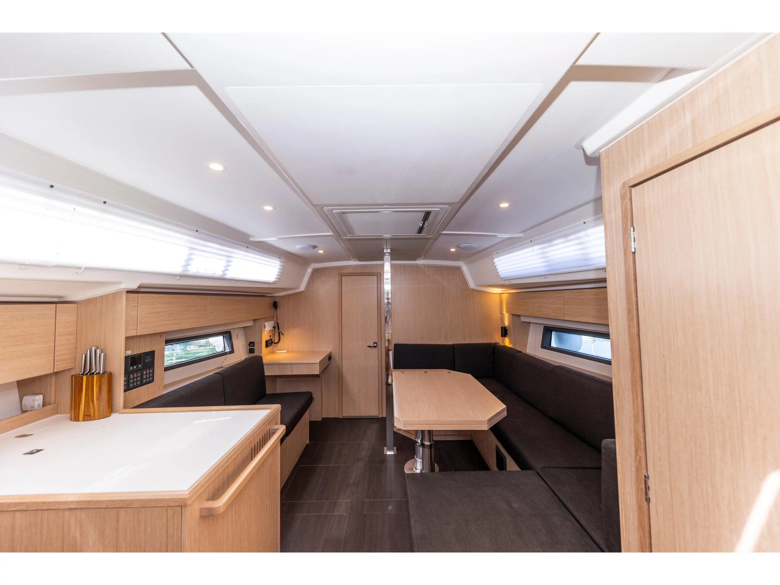 Bavaria C42 (Maraschino) Interior image - 19