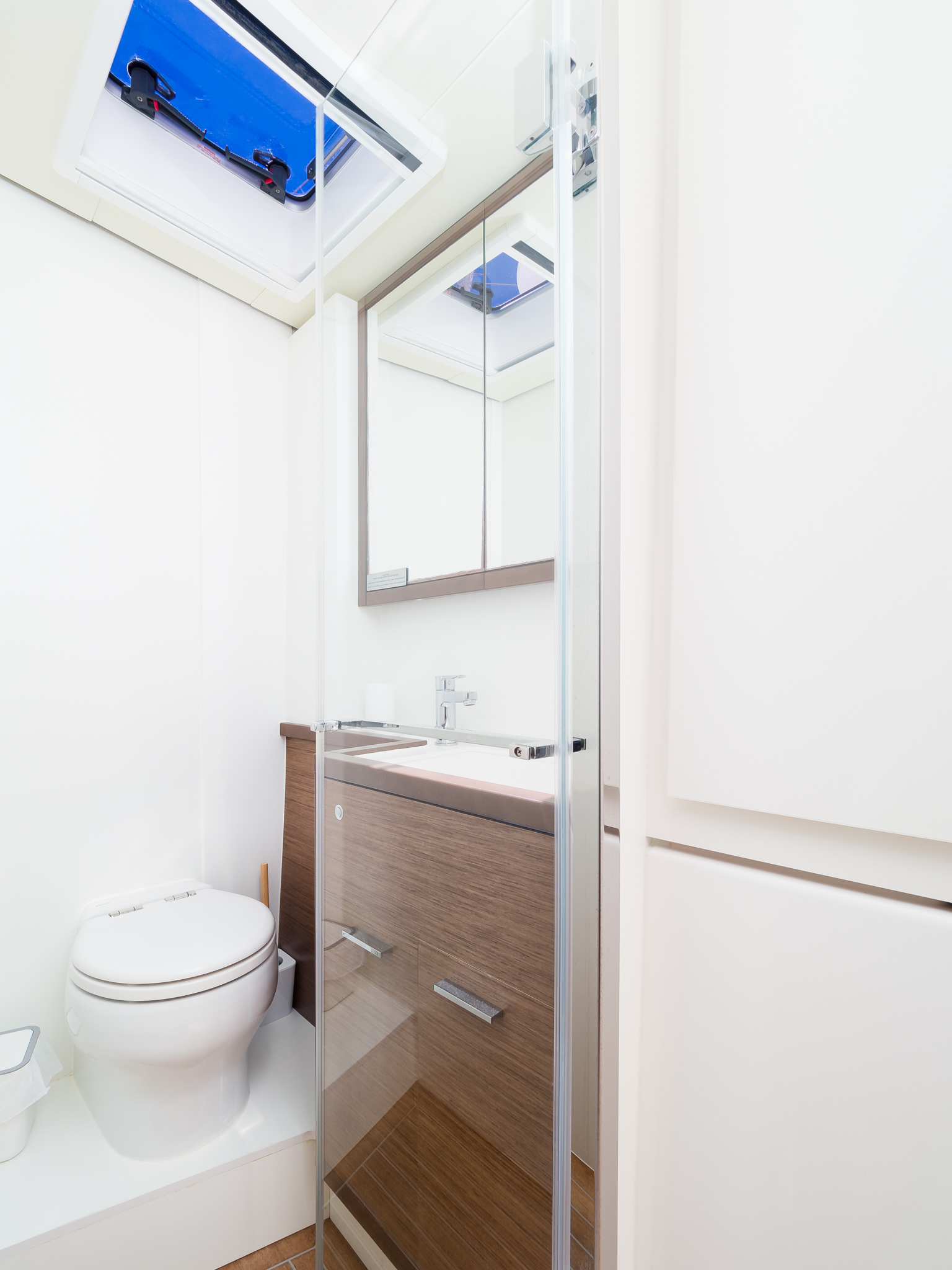 Photo #9 - Lagoon 620 Essense (DUOLIFE) in Kastela - 17270